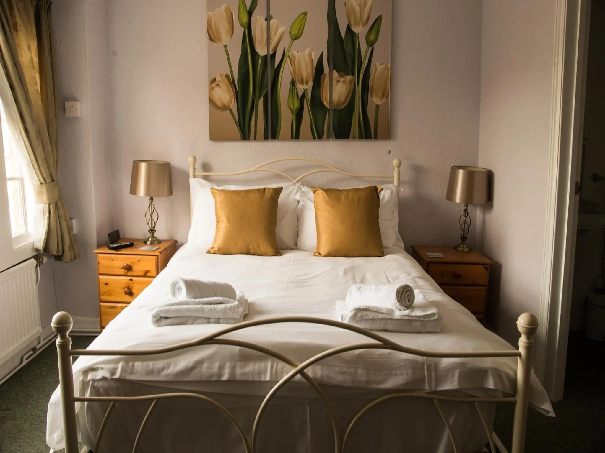 Bedroom, Bed in Phelips Arms