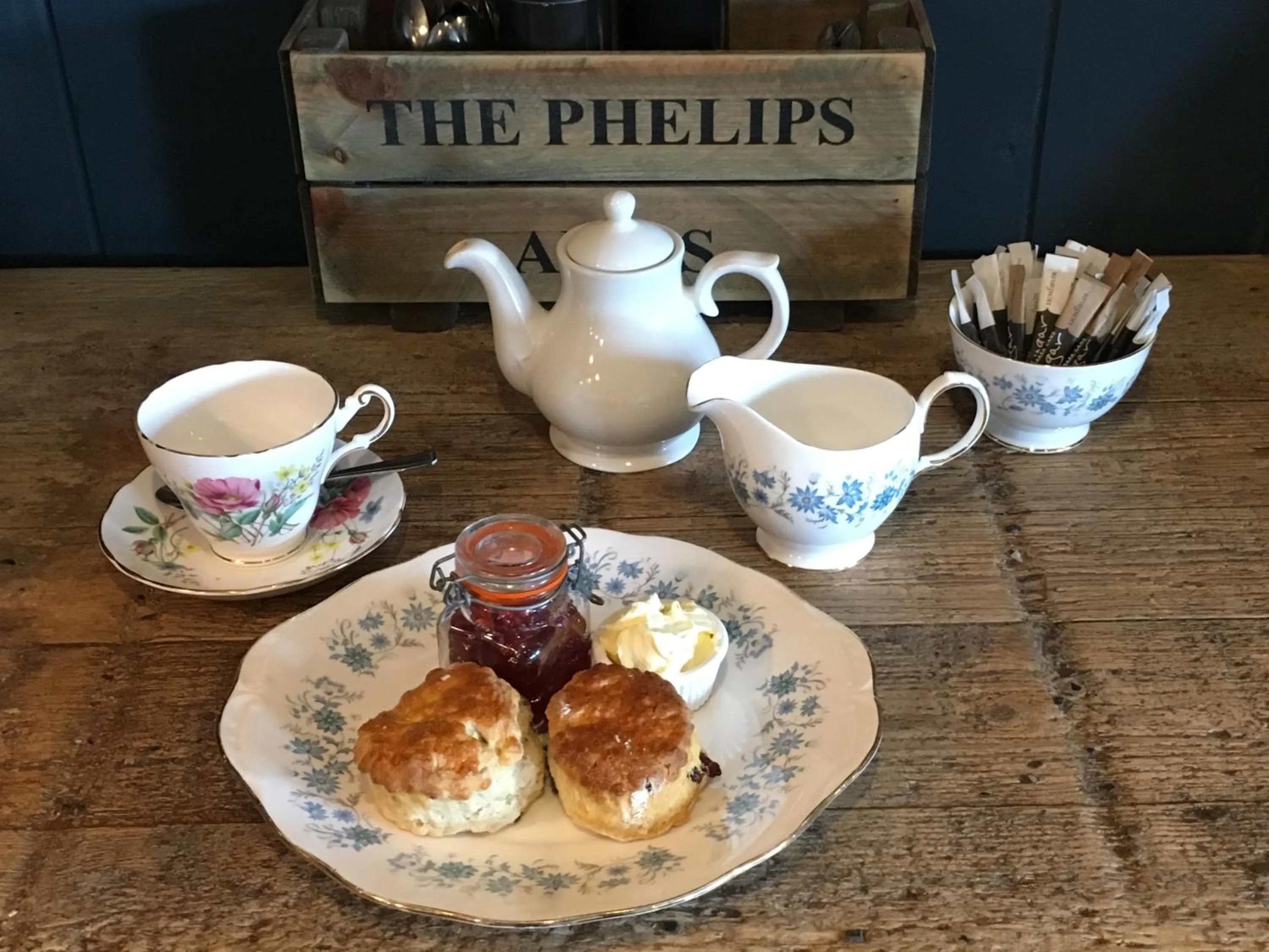 Lounge or bar in Phelips Arms