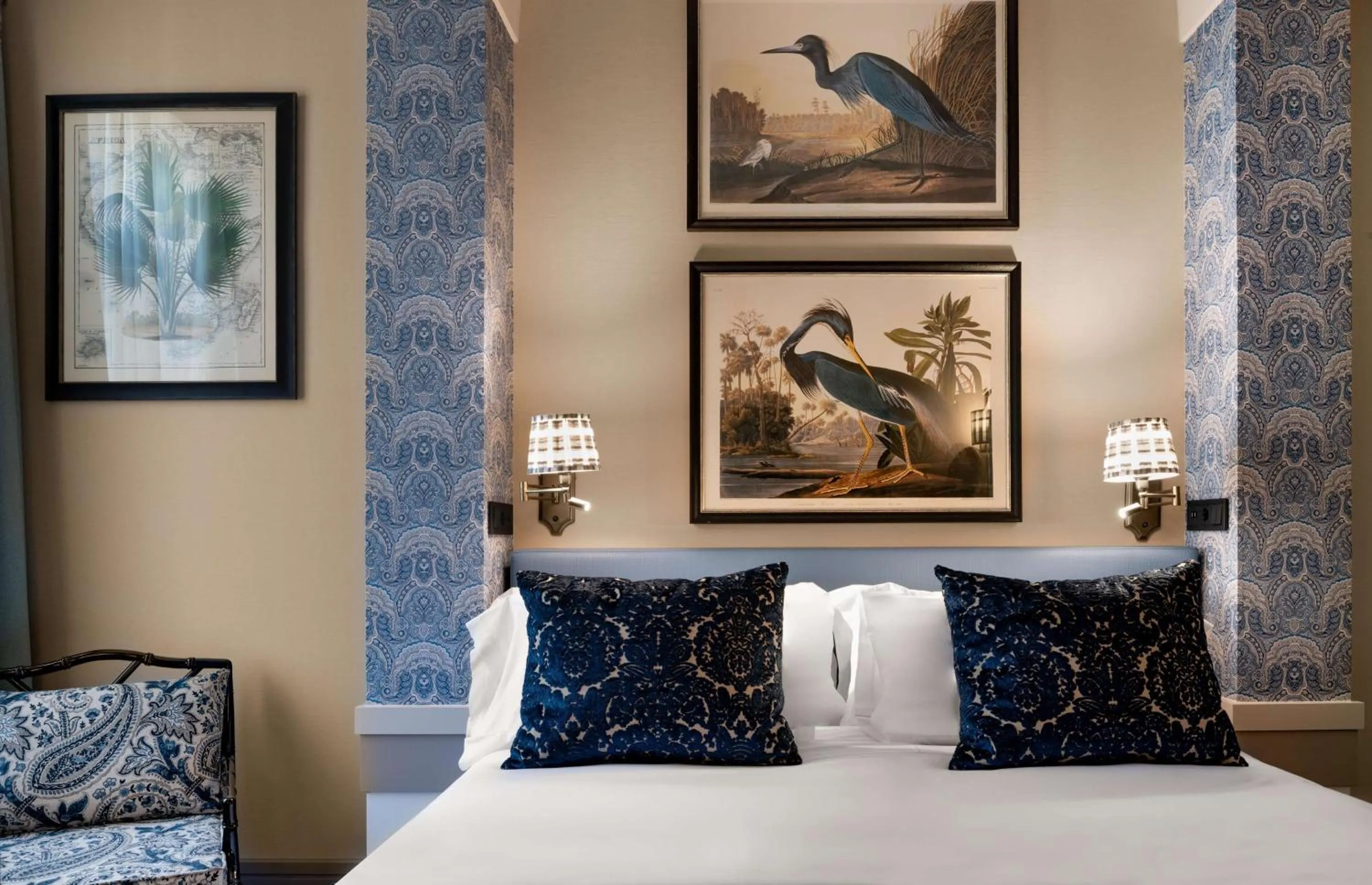 Photo of the whole room, Bed in NH Collection Colón Valencia