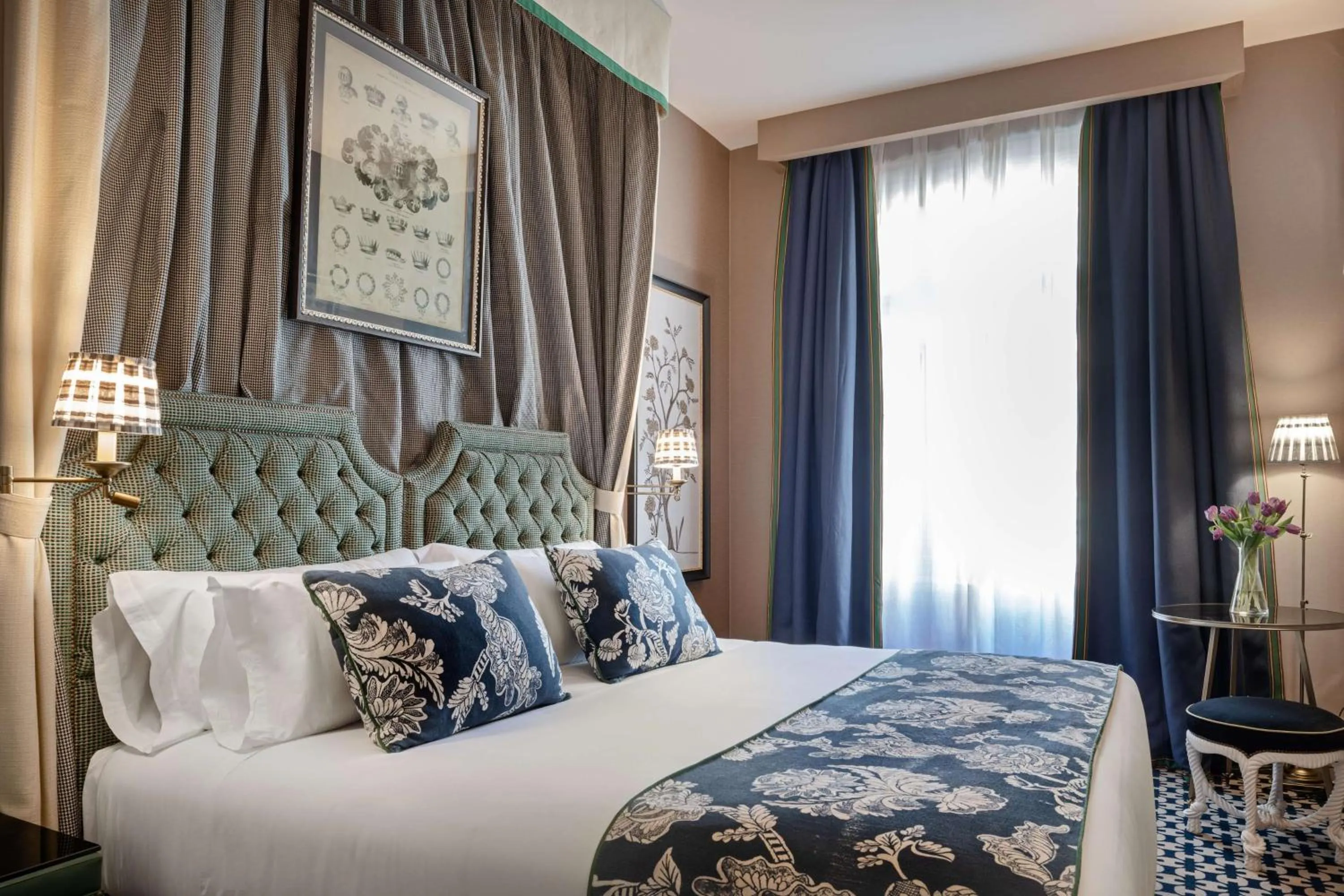 Photo of the whole room, Bed in NH Collection Colón Valencia