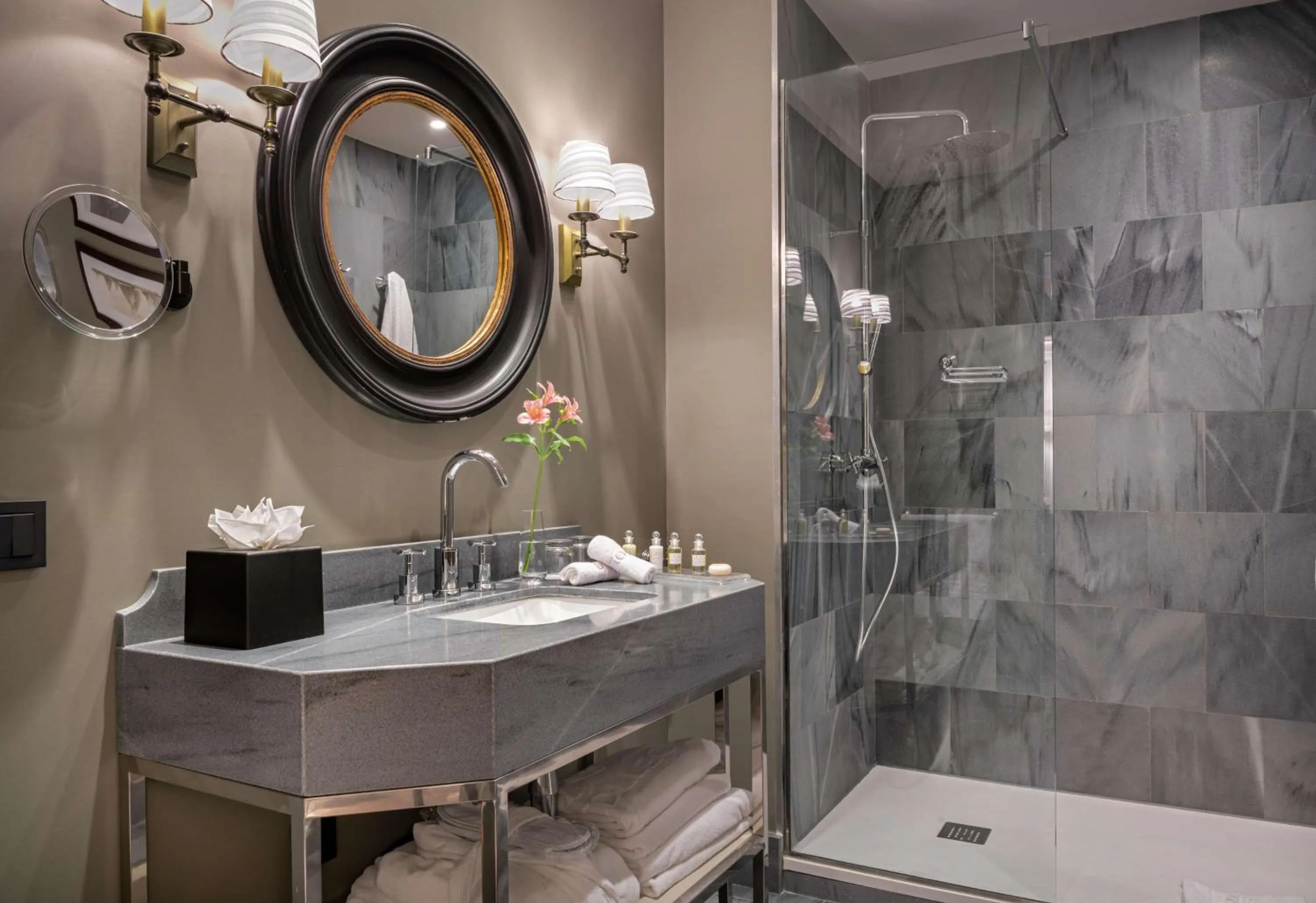 Bathroom in NH Collection Colón Valencia