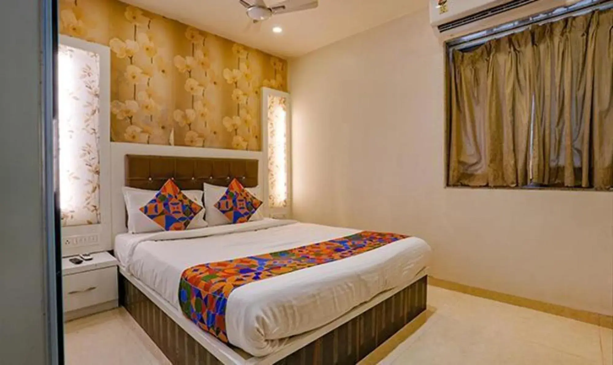 Suite - single occupancy in FabHotel Veera Residency - Nr Mumbai International Airport Suite - single occupancy in FabHotel Veera Residency - Nr Mumbai International Airport