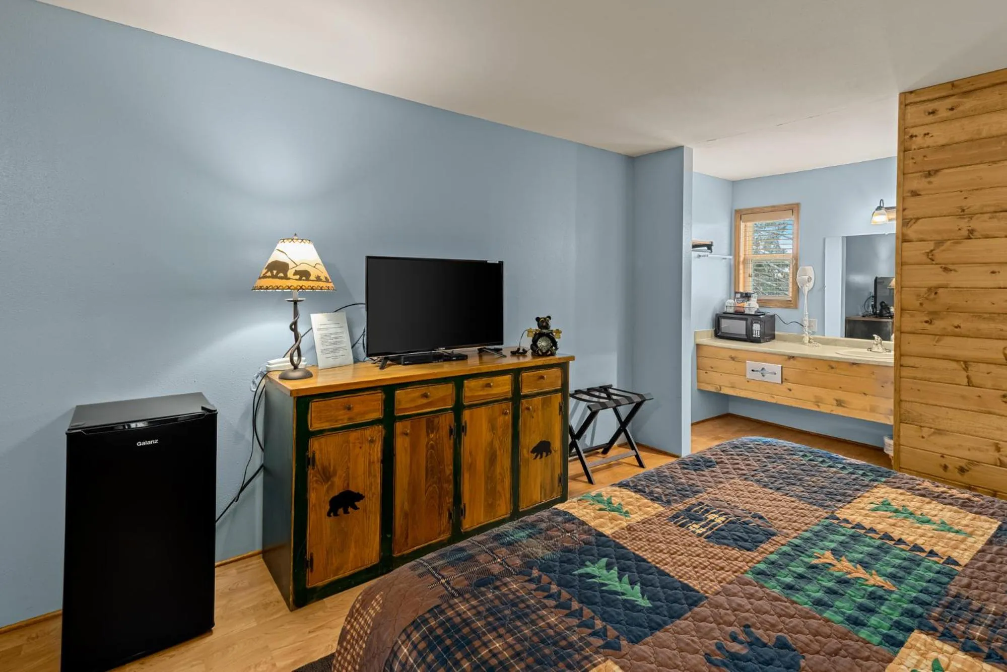 Bed in The Lookout Lodge