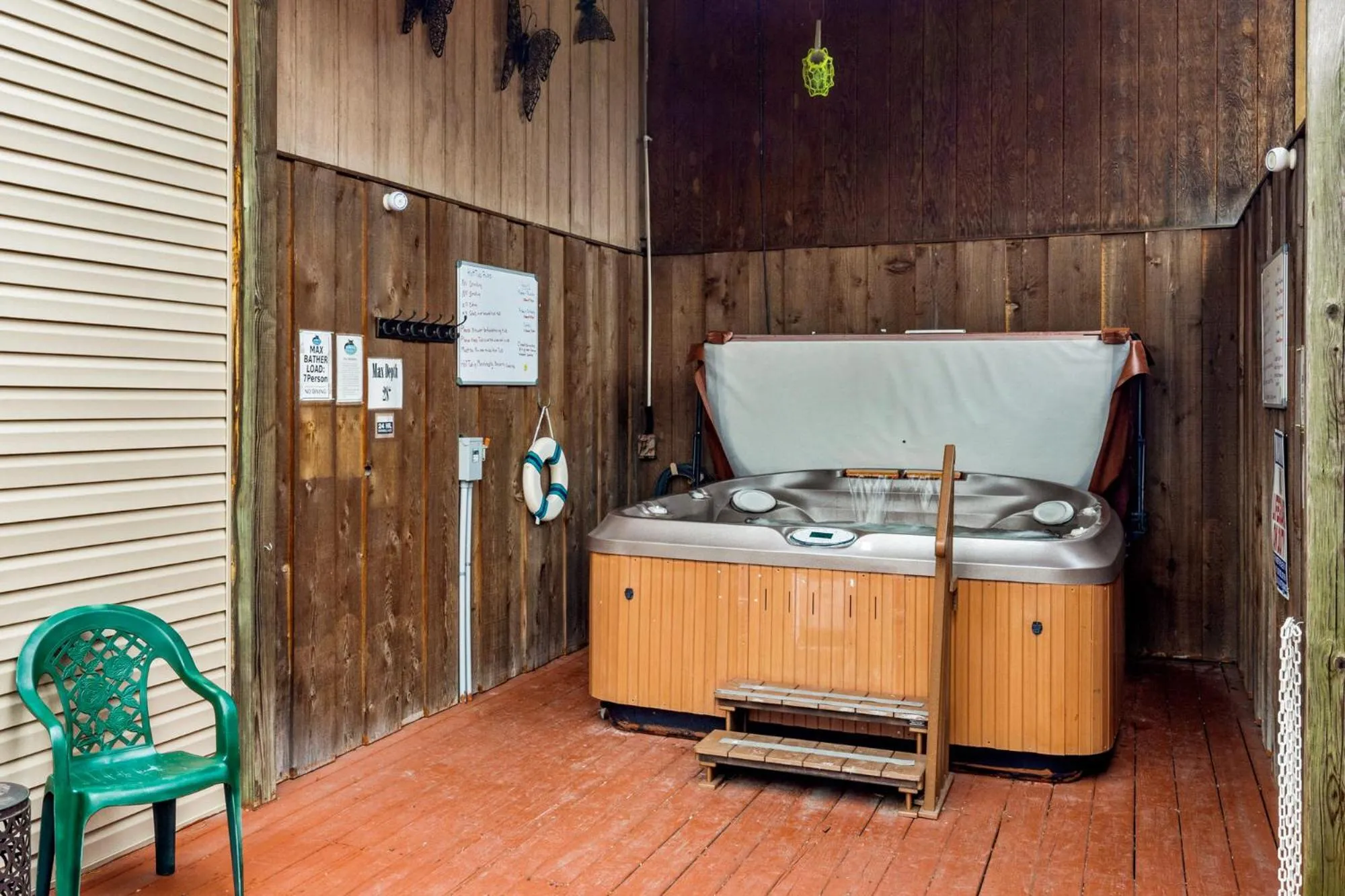 Hot Tub in The Lookout Lodge