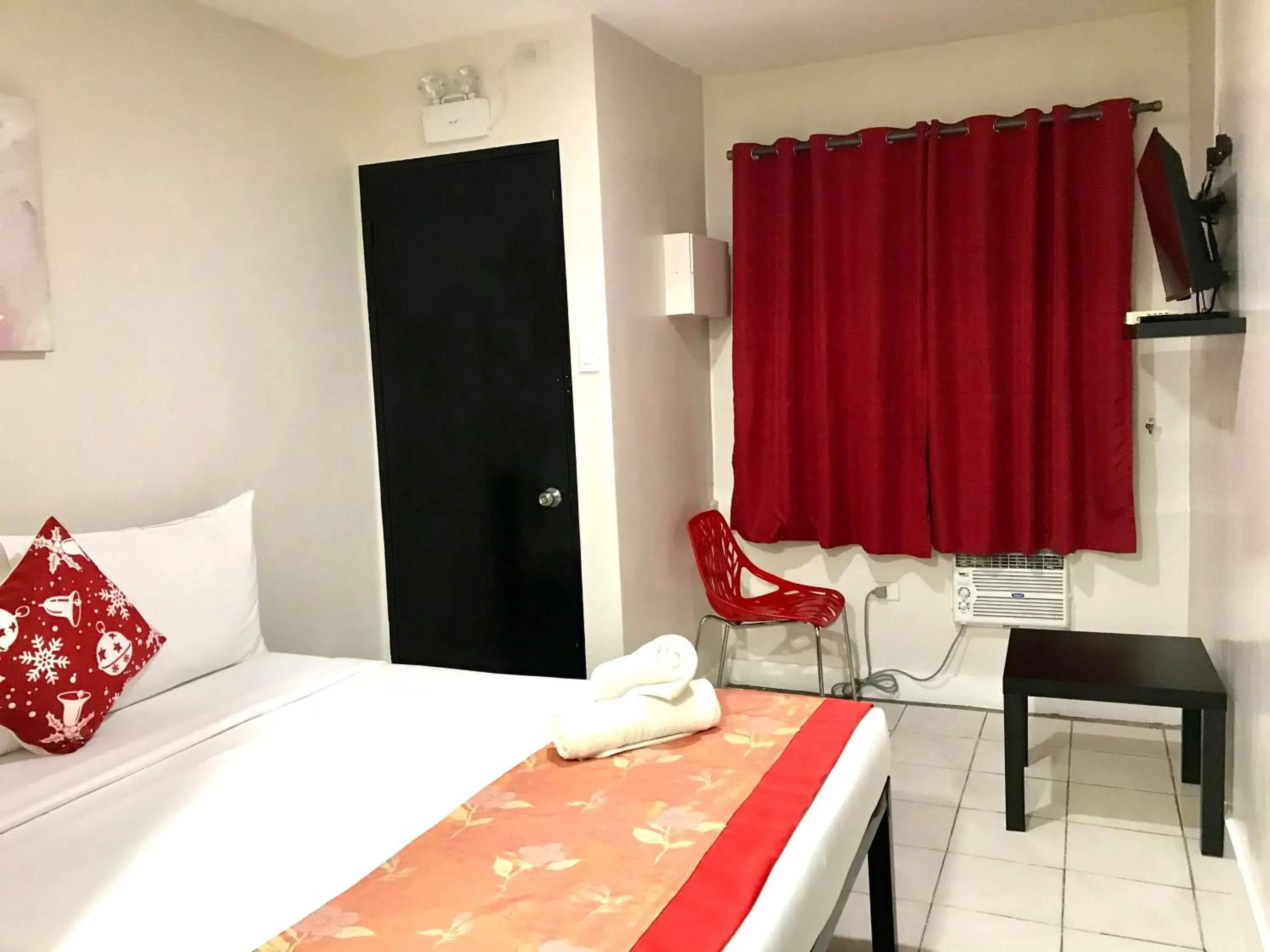 Double Room with Terrace in HalfWay House Hostel Mactan Cebu Airport Double Room with Terrace in HalfWay House Hostel Mactan Cebu Airport