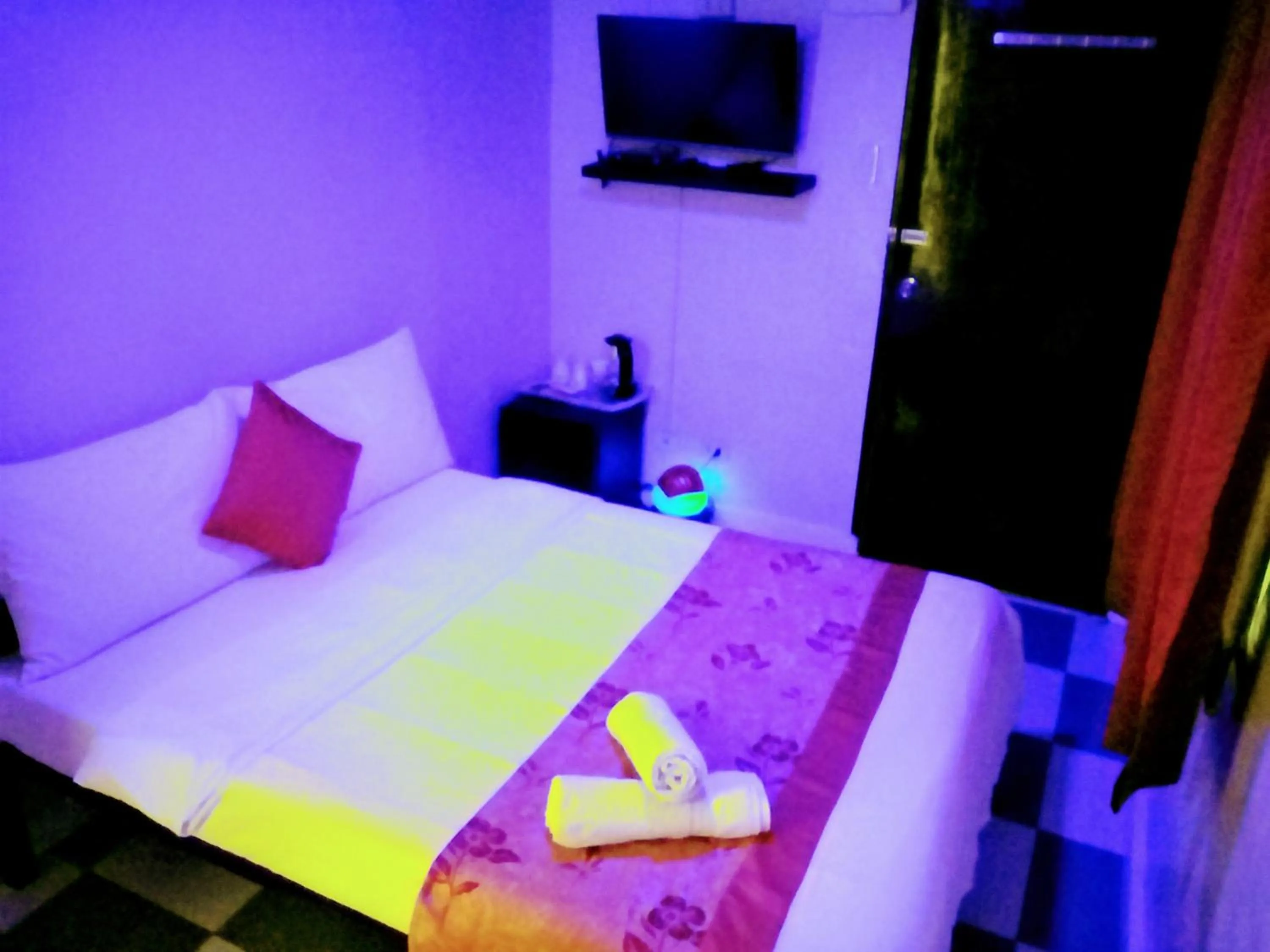 Bed in HalfWay House Hostel Mactan Cebu Airport