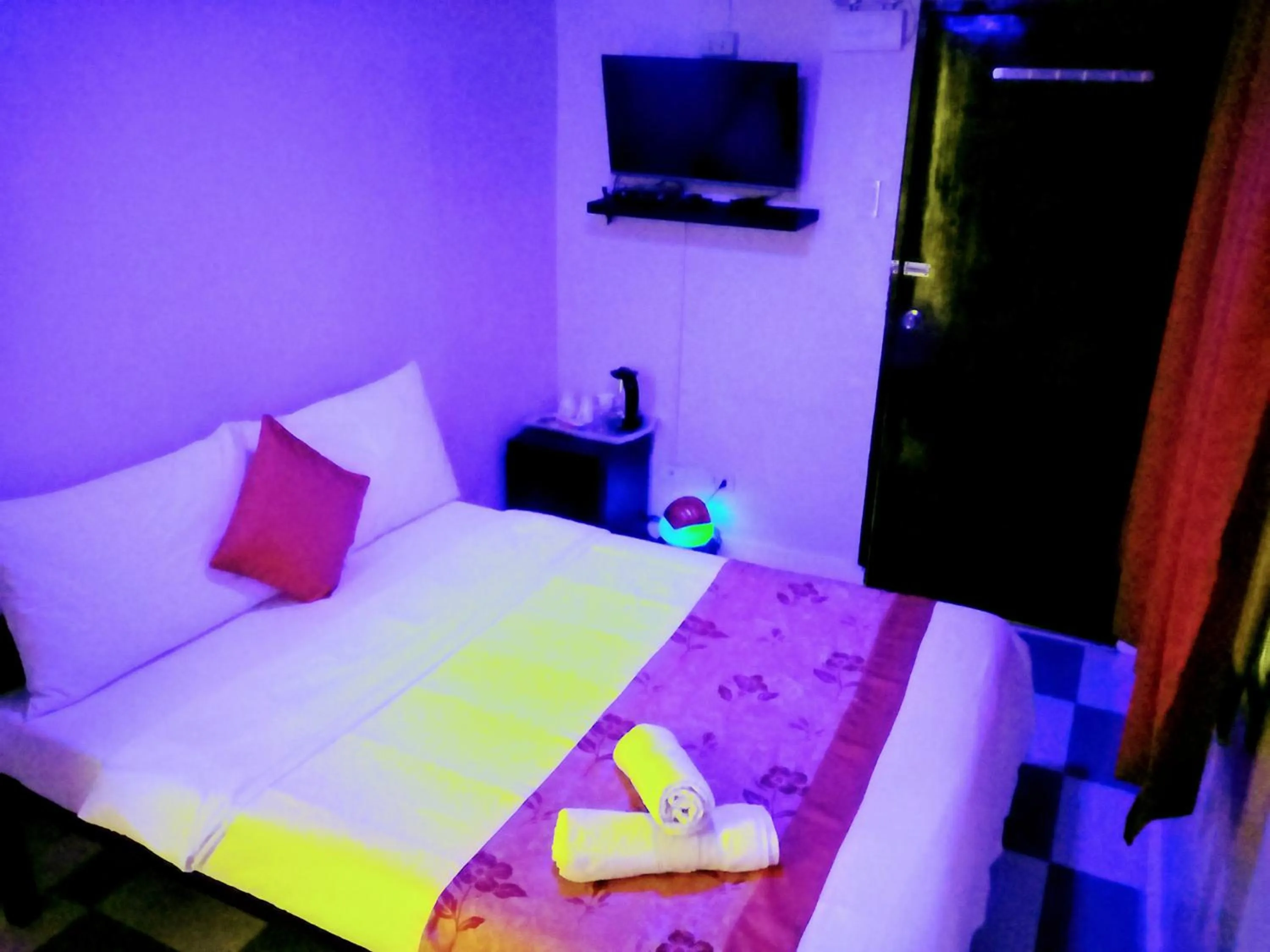 Bed in HalfWay House Hostel Mactan Cebu Airport