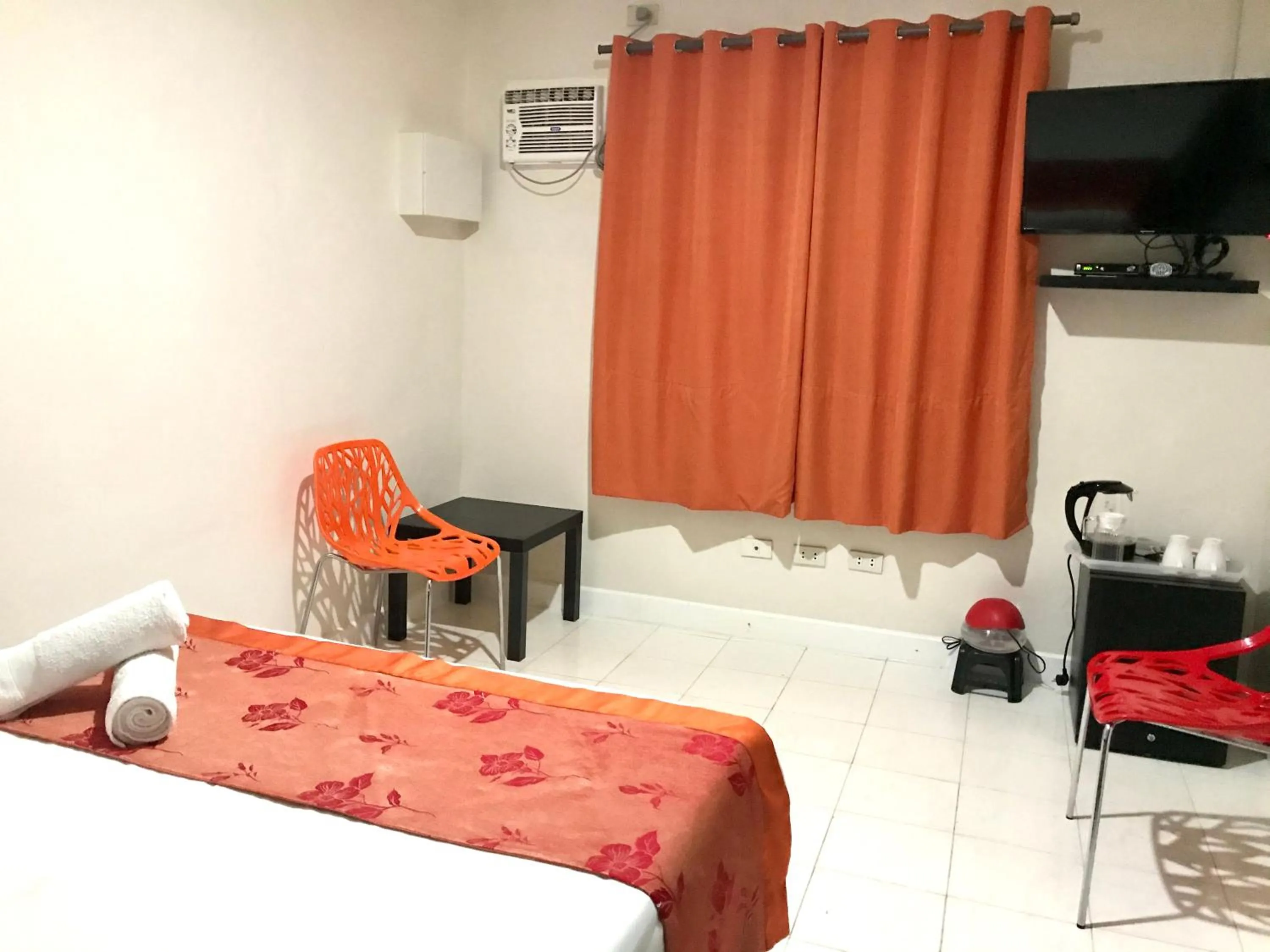 Bed in HalfWay House Hostel Mactan Cebu Airport