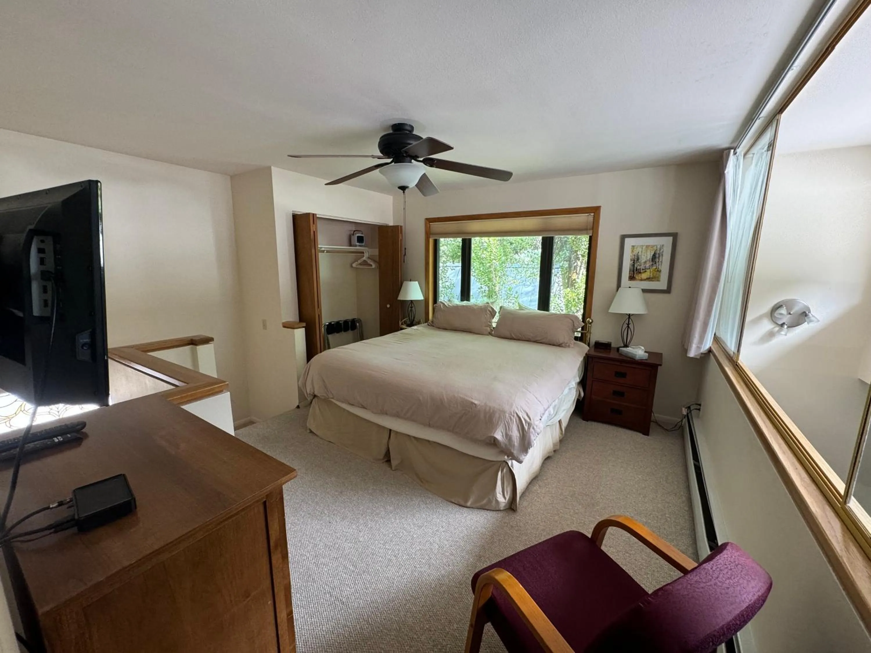 Bed in Shadow Mountain Lodge