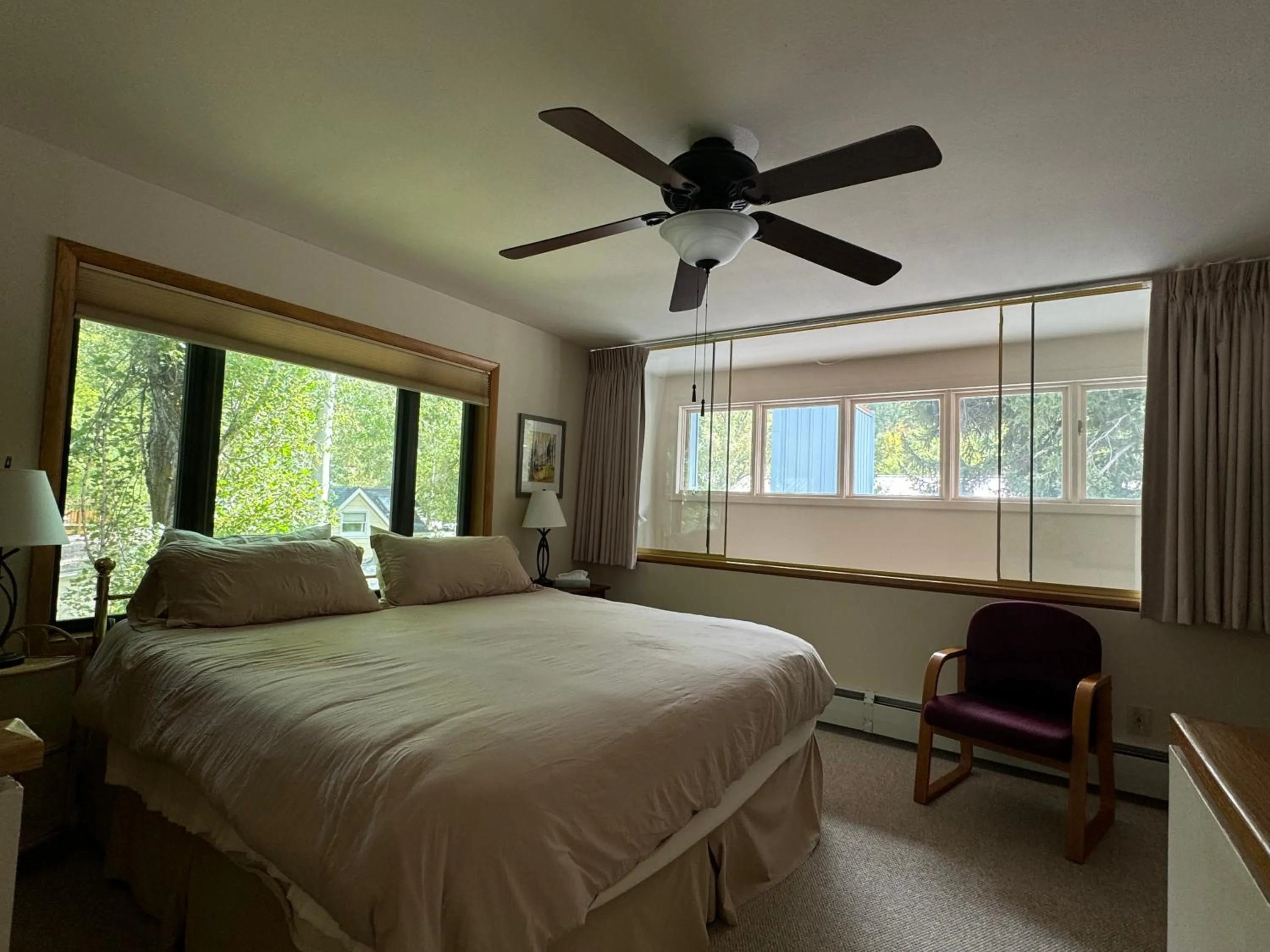 Bed in Shadow Mountain Lodge