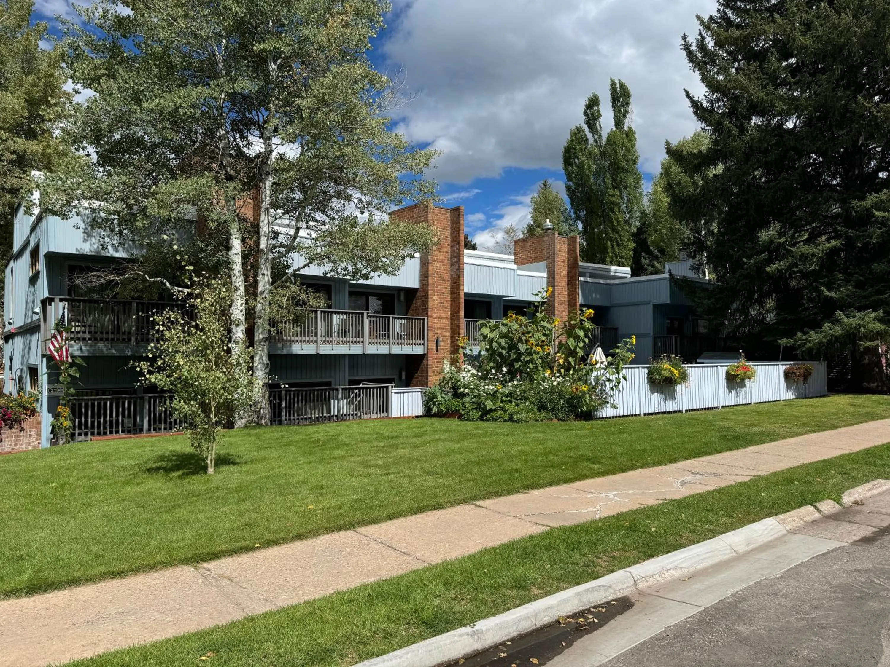 Shadow Mountain Lodge