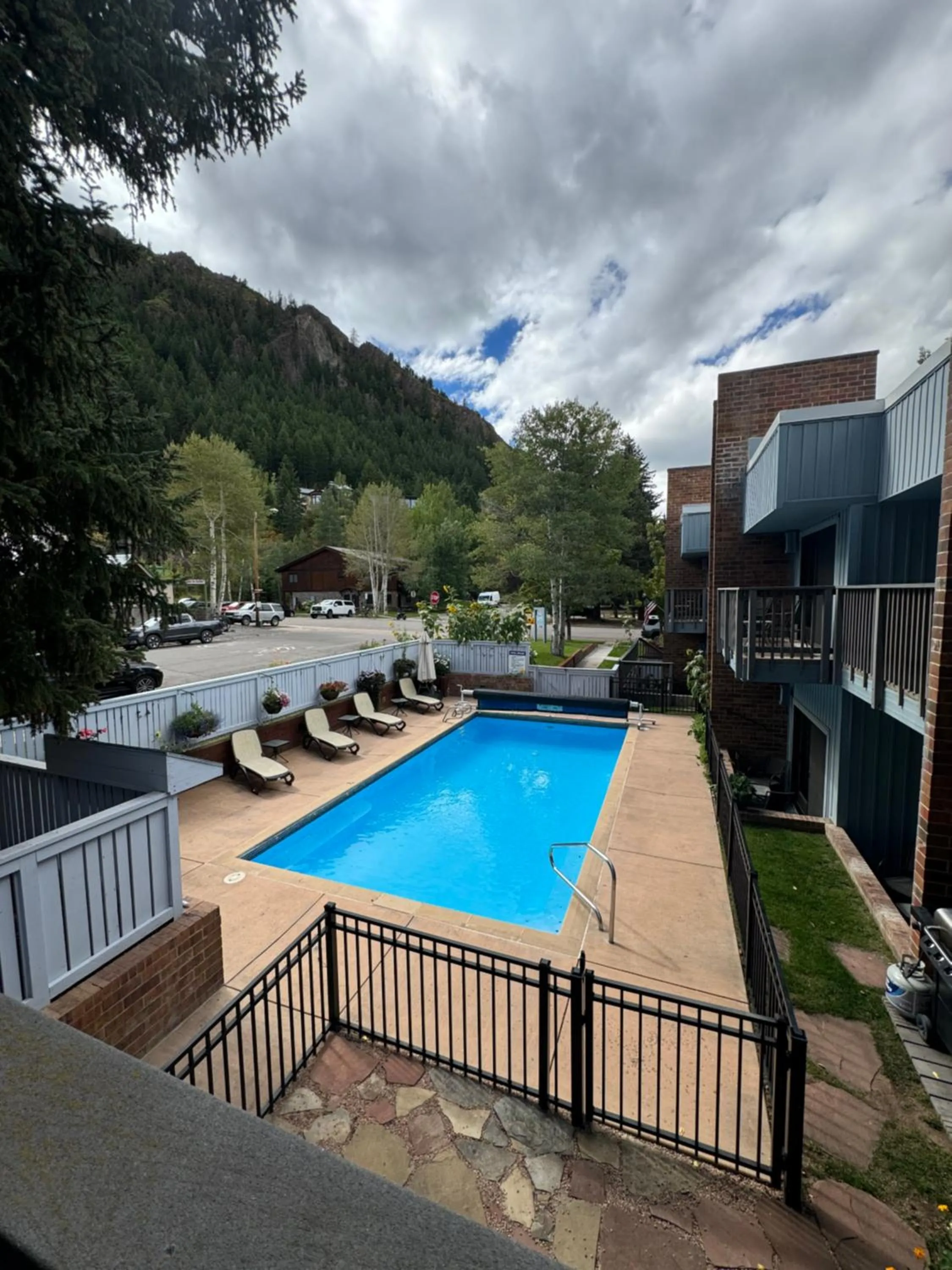 Shadow Mountain Lodge