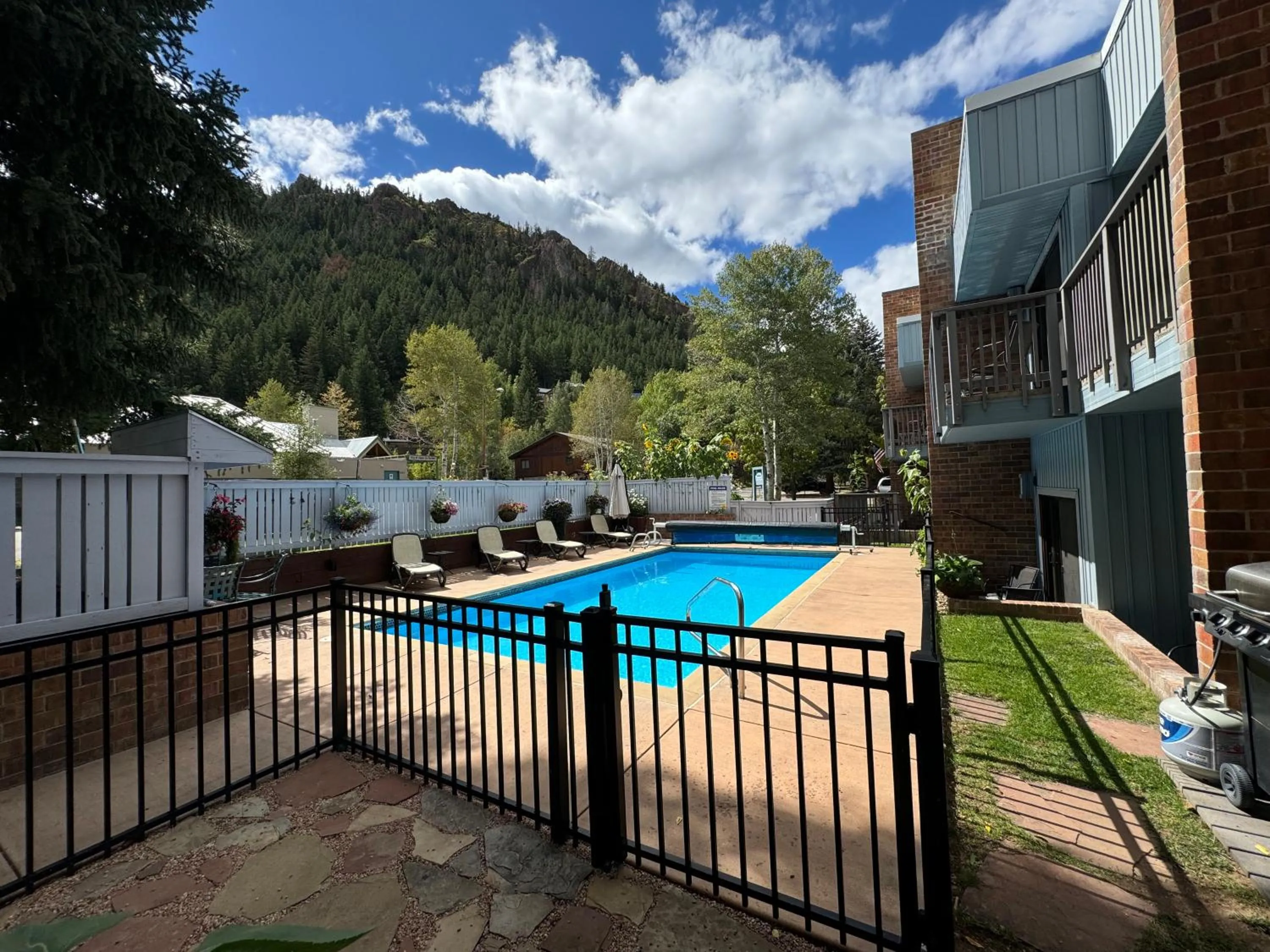 Shadow Mountain Lodge