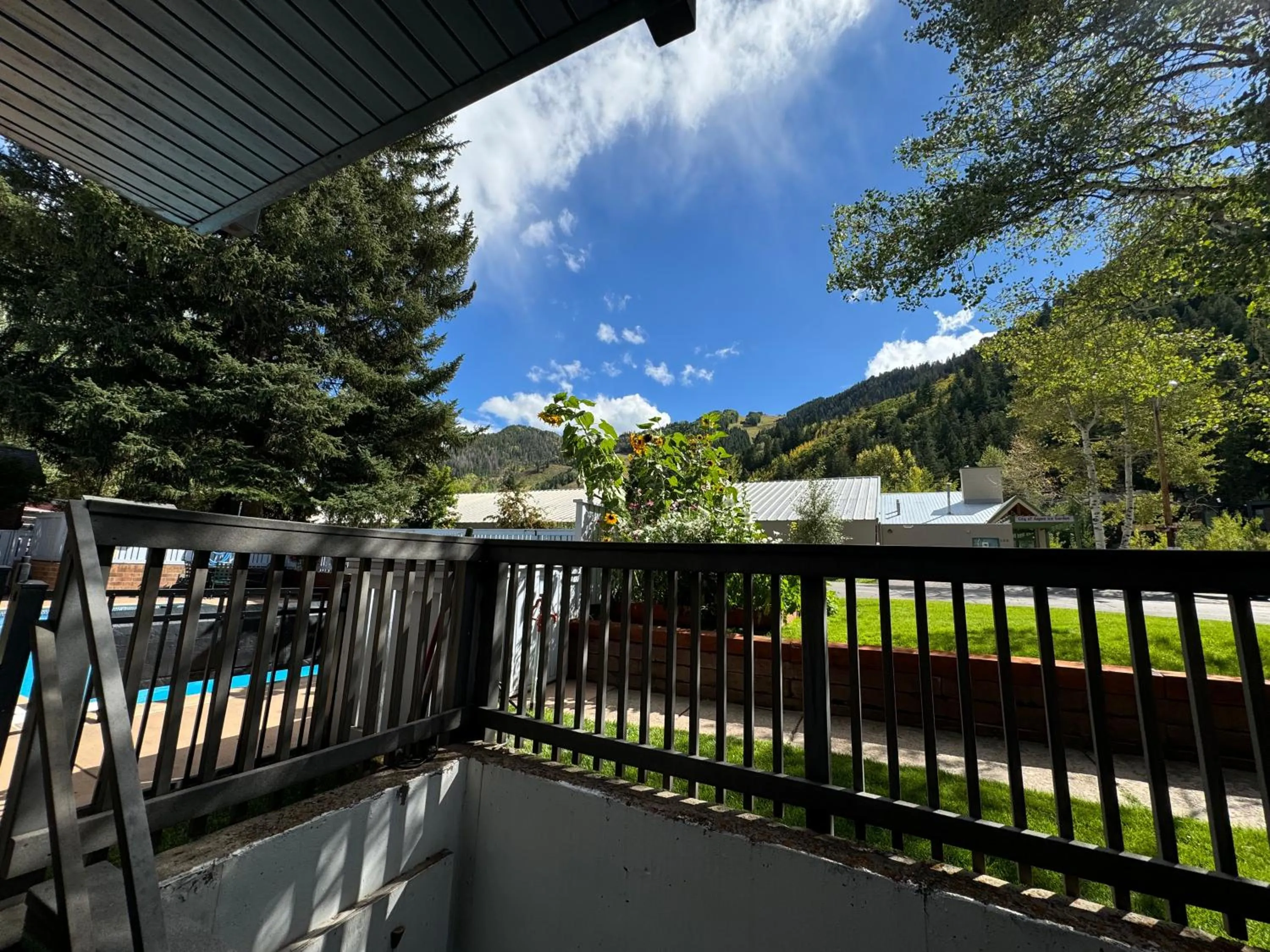 Shadow Mountain Lodge