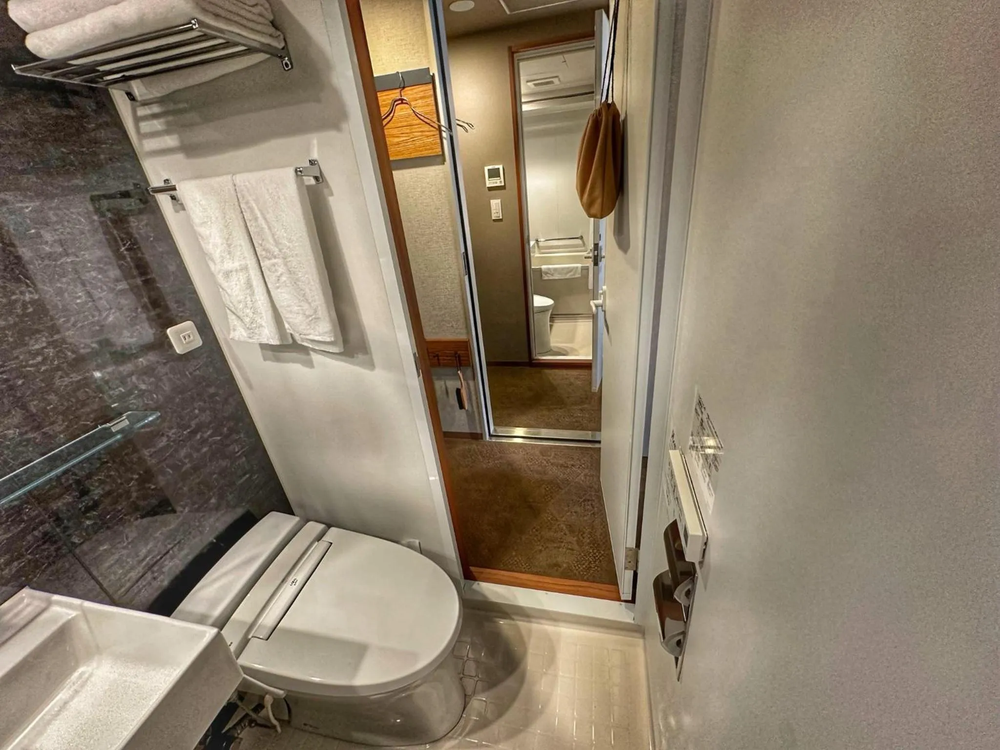 Toilet in HOTEL SUI AKASAKA by ABEST