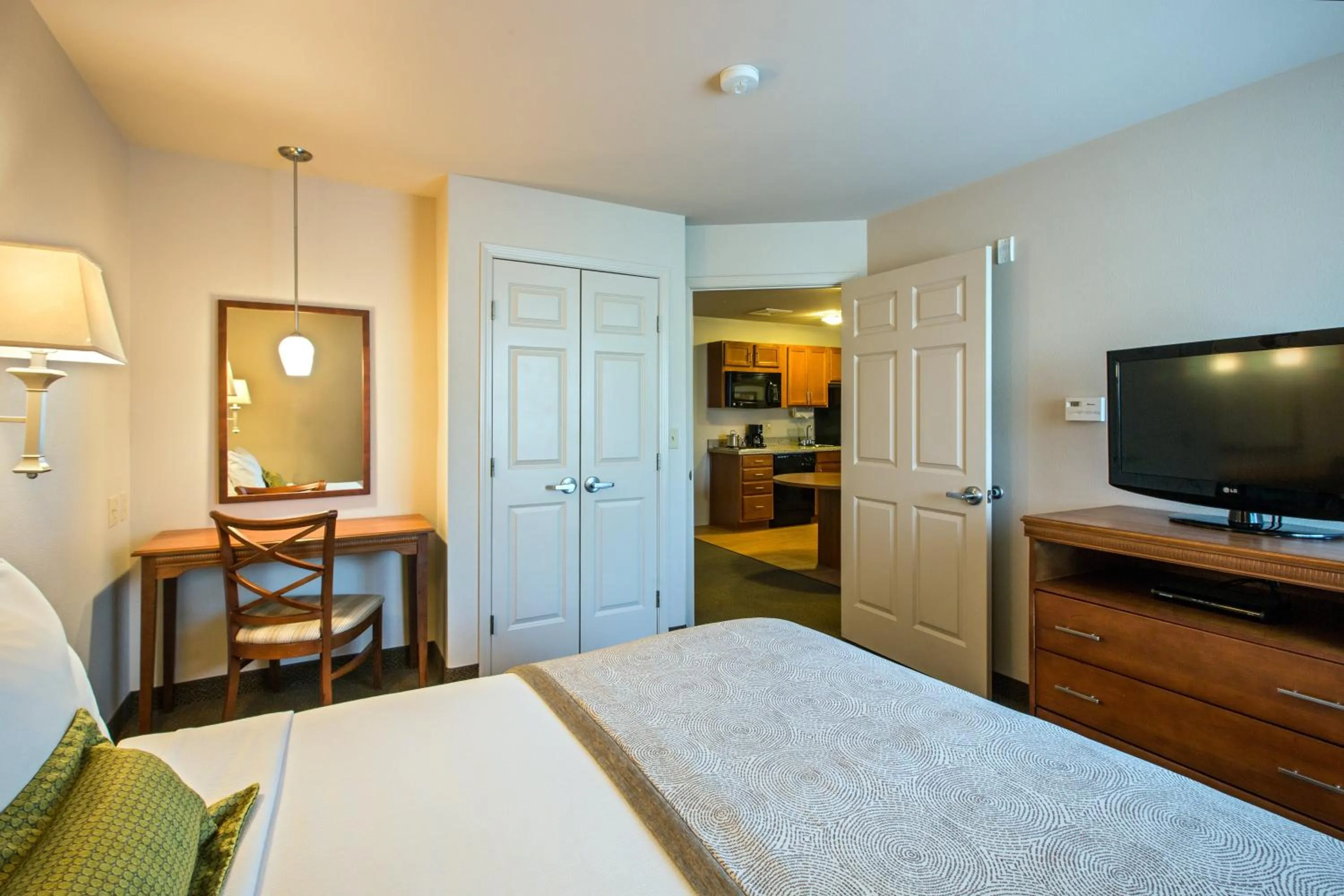 Photo of the whole room, TV/Entertainment Center in Candlewood Suites Lakewood, an IHG Hotel