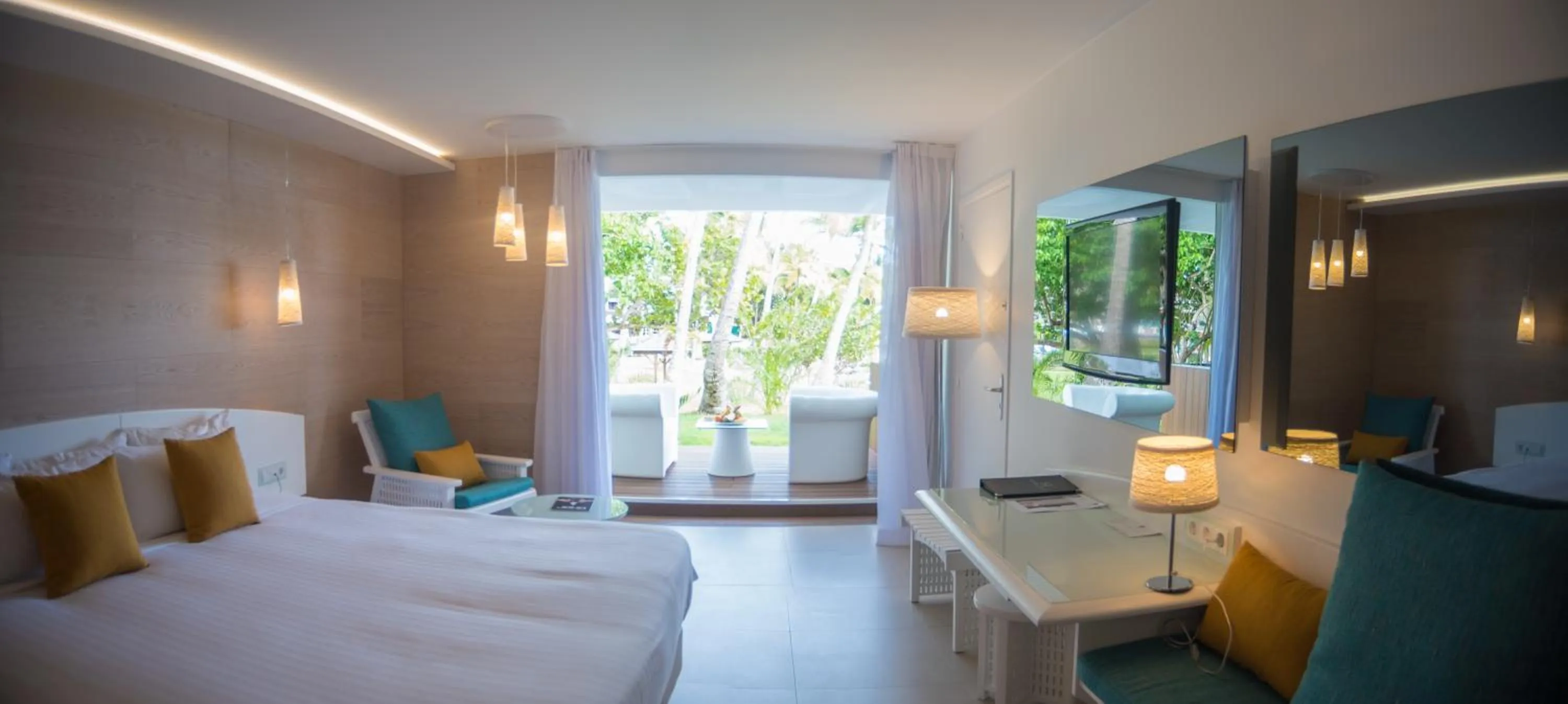 Day, Bed in La Creole Beach Hotel & Spa
