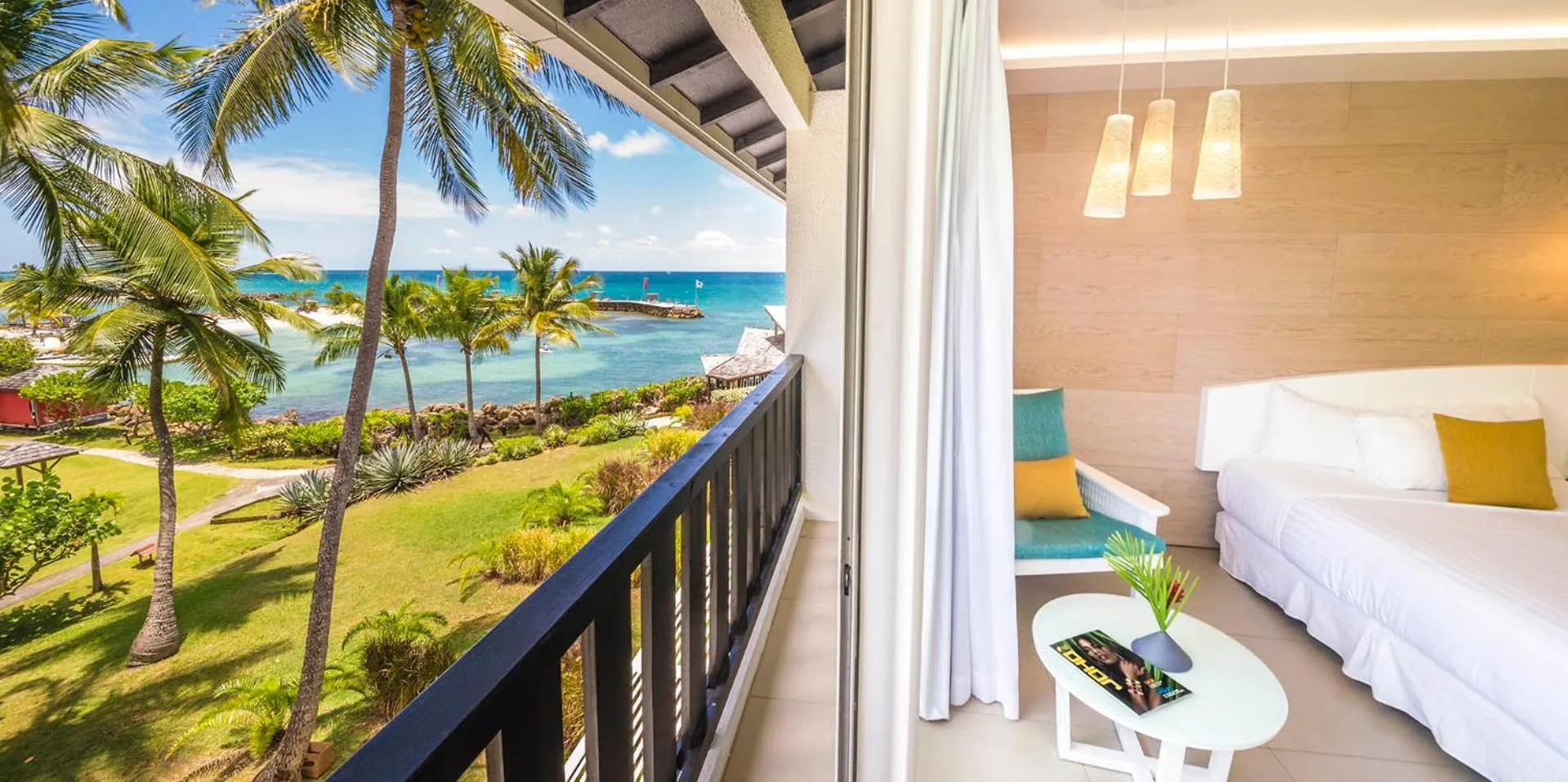 Bed in La Creole Beach Hotel & Spa