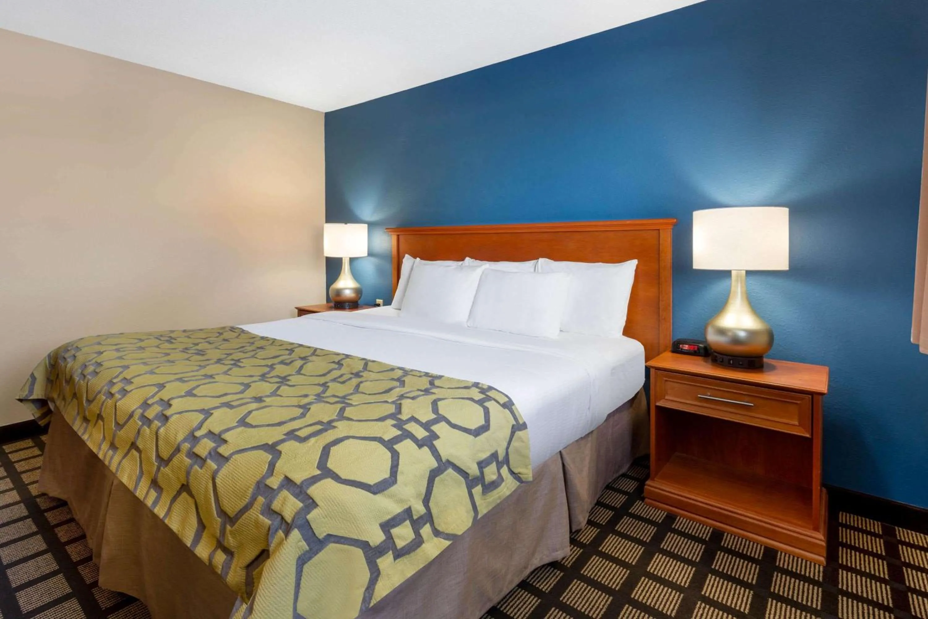 Photo of the whole room, Bed in Baymont by Wyndham Rochester Mayo Clinic Area