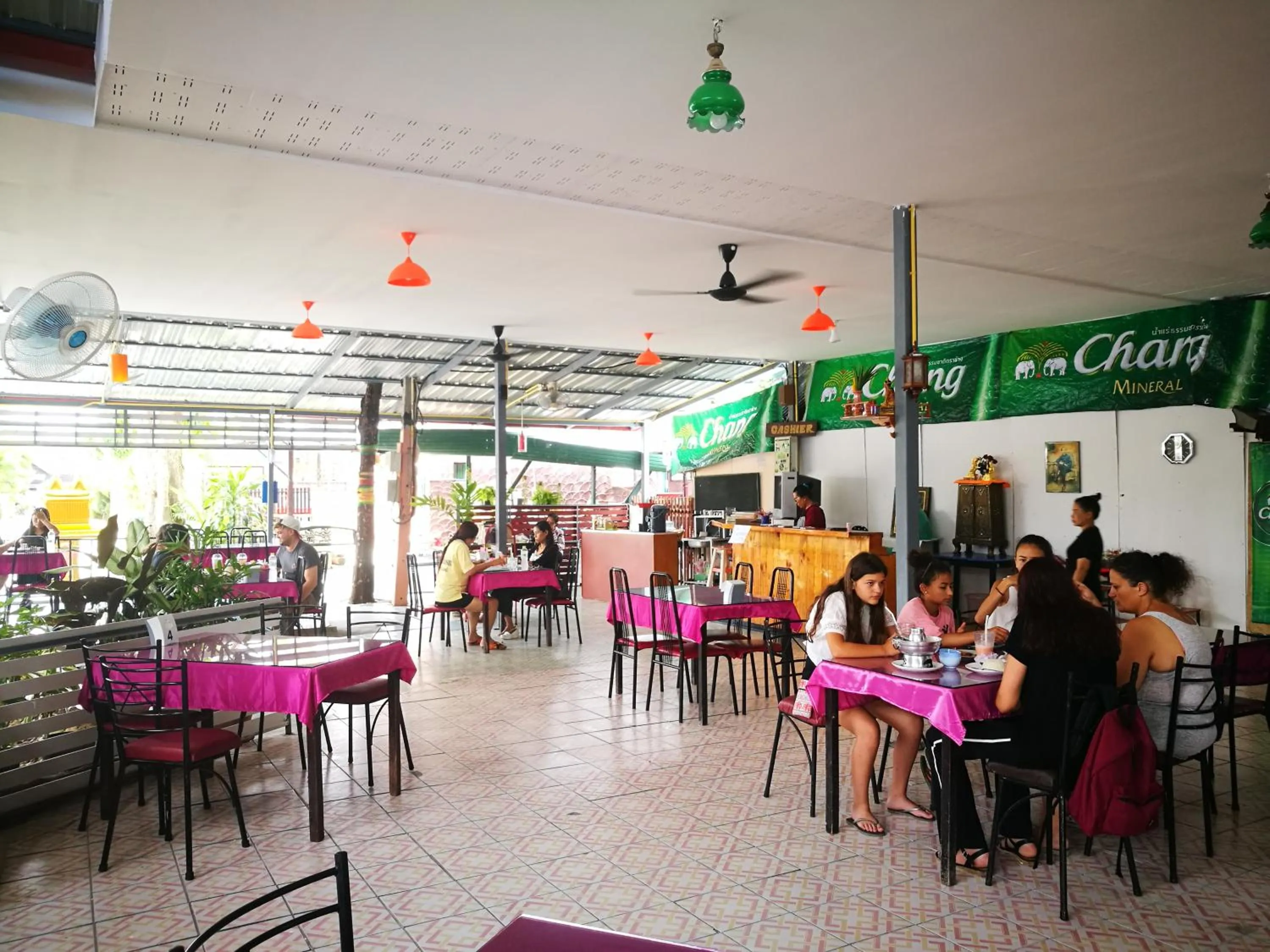 Food and drinks in Smiley frog