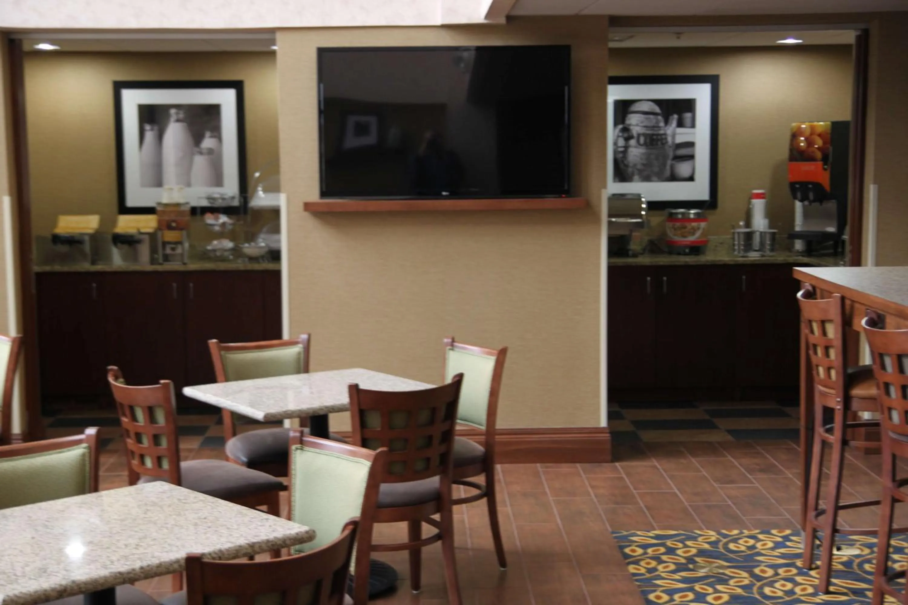 Dining area in Hampton Inn & Suites Chillicothe