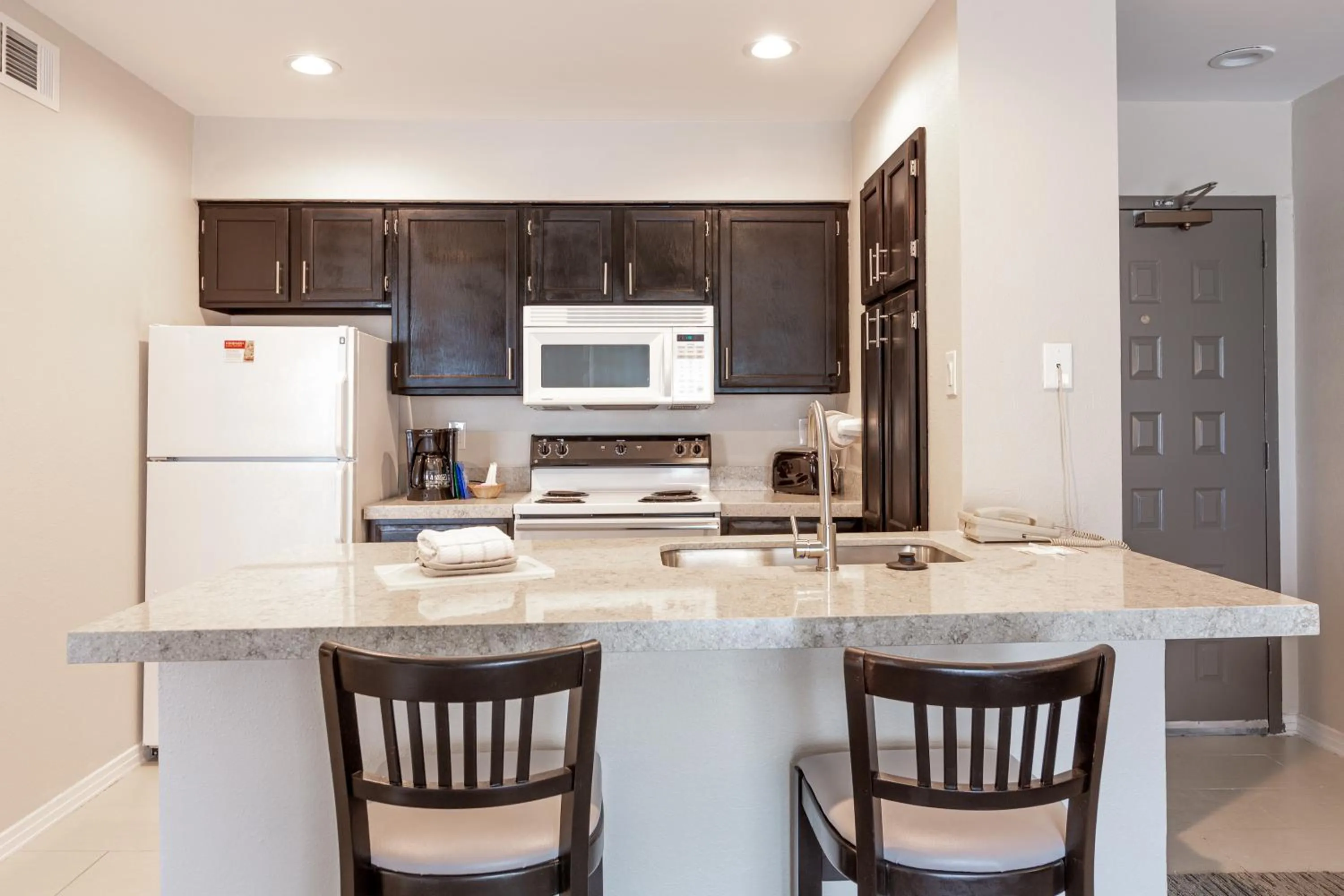 Kitchen or kitchenette in Craigshire Suites - Arlington