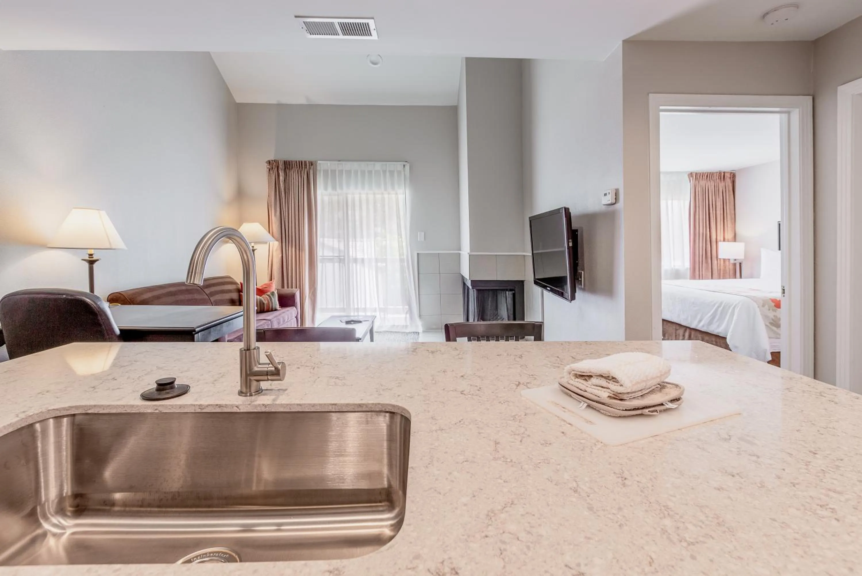 Seating area in Craigshire Suites - Arlington