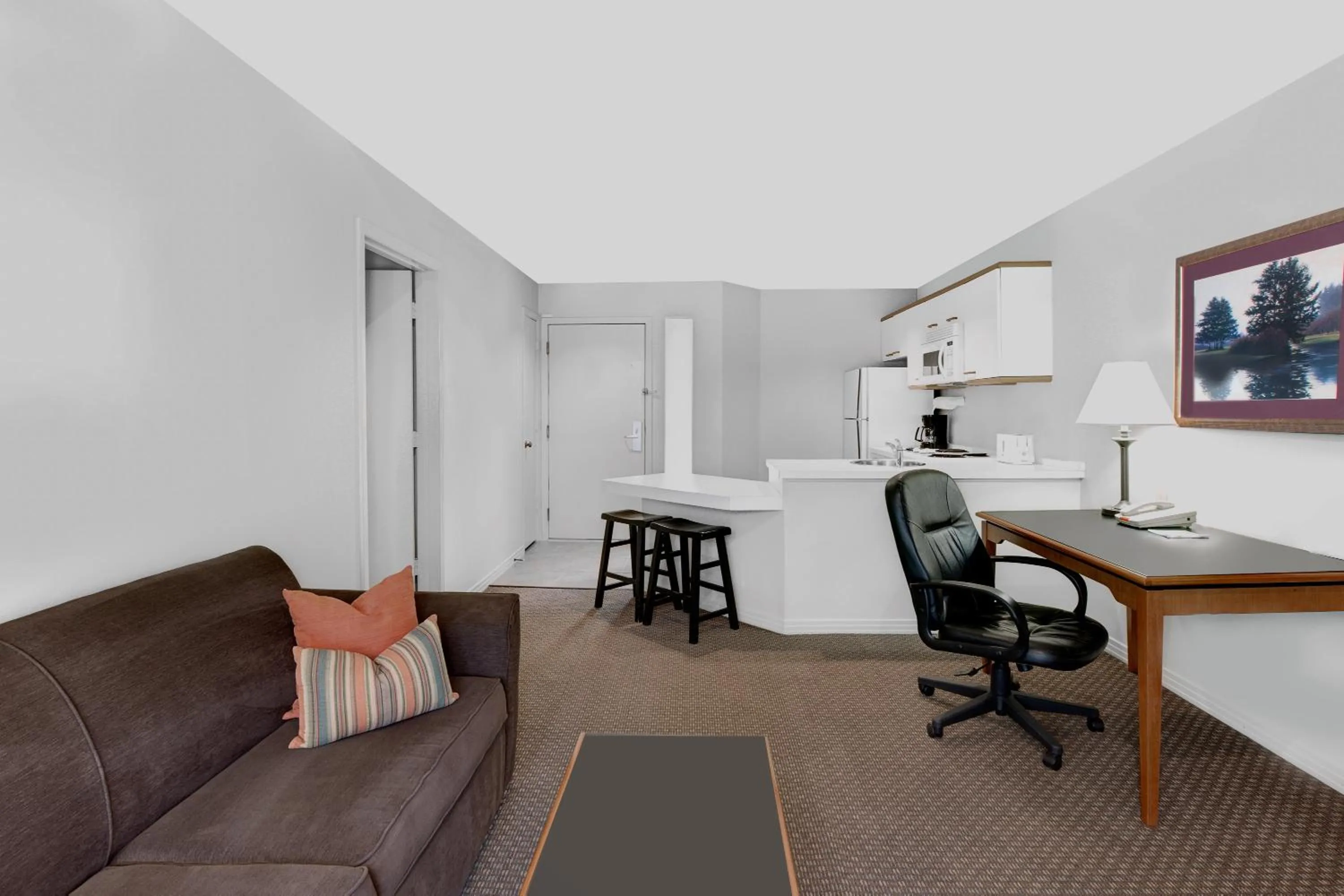 Kitchen or kitchenette in Craigshire Suites - Arlington