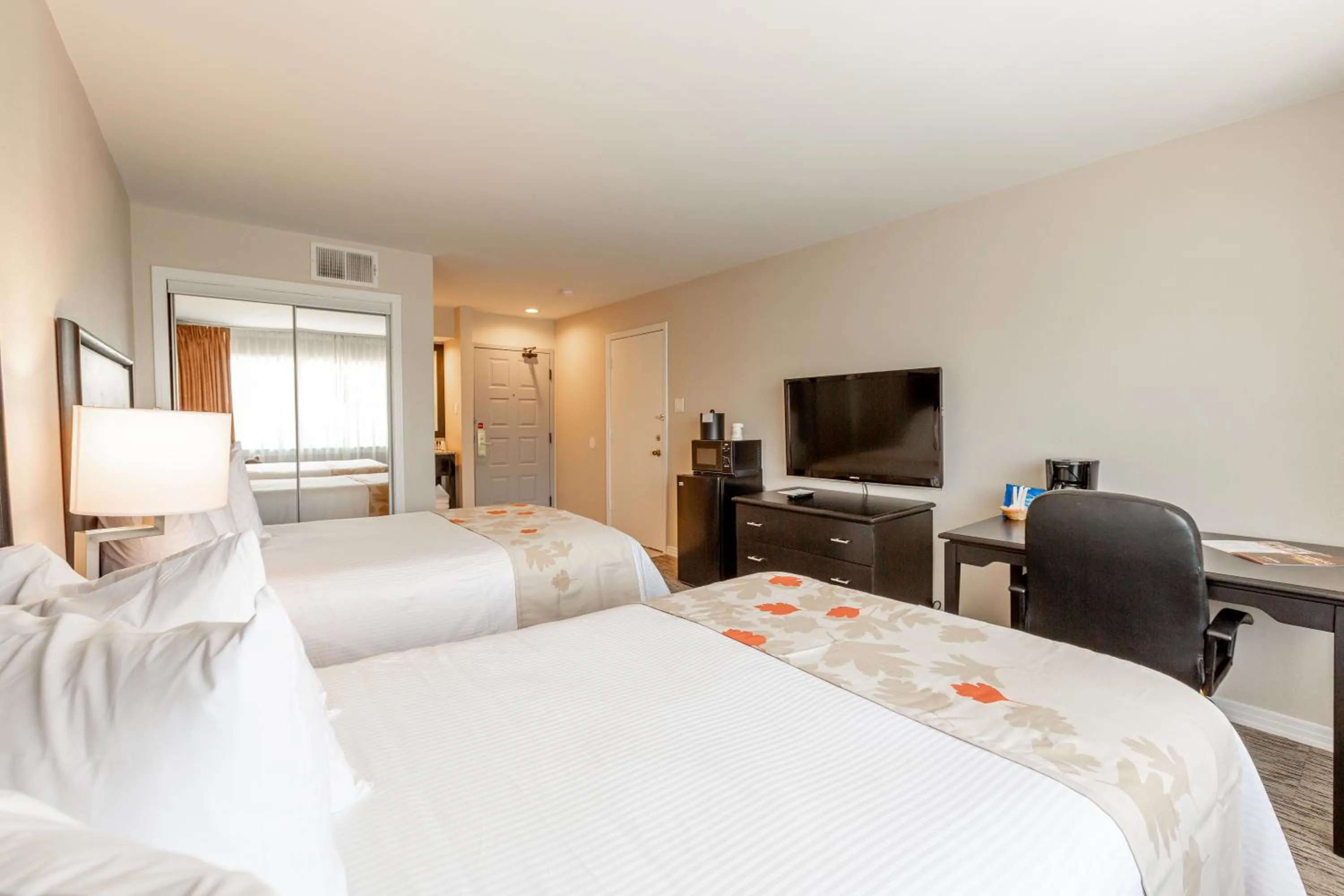 Bed in Craigshire Suites - Arlington