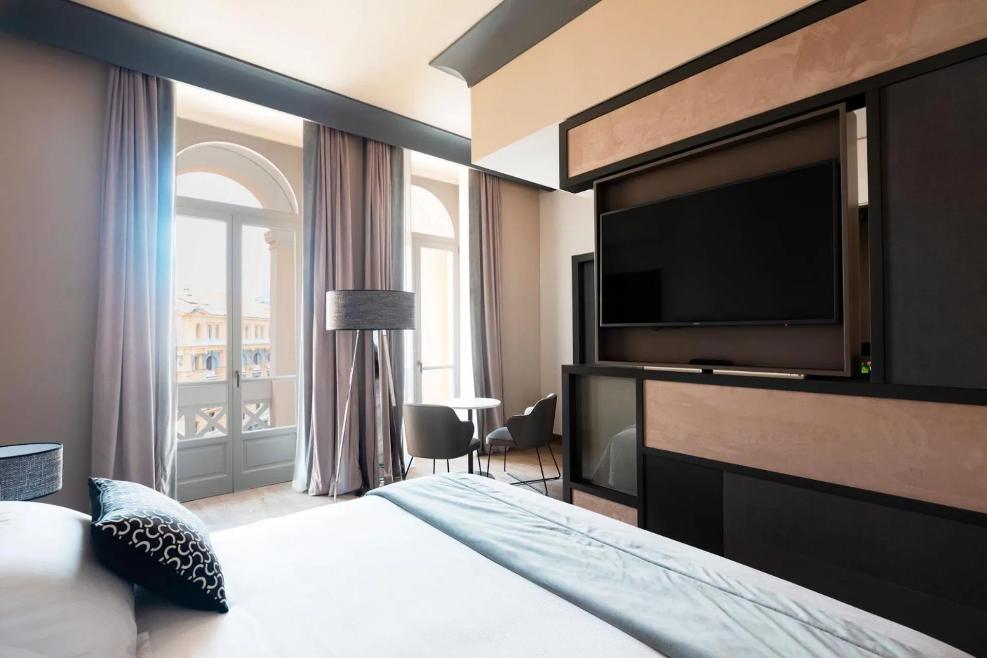 Communal lounge/ TV room, Bed in Amadomus Luxury Suites