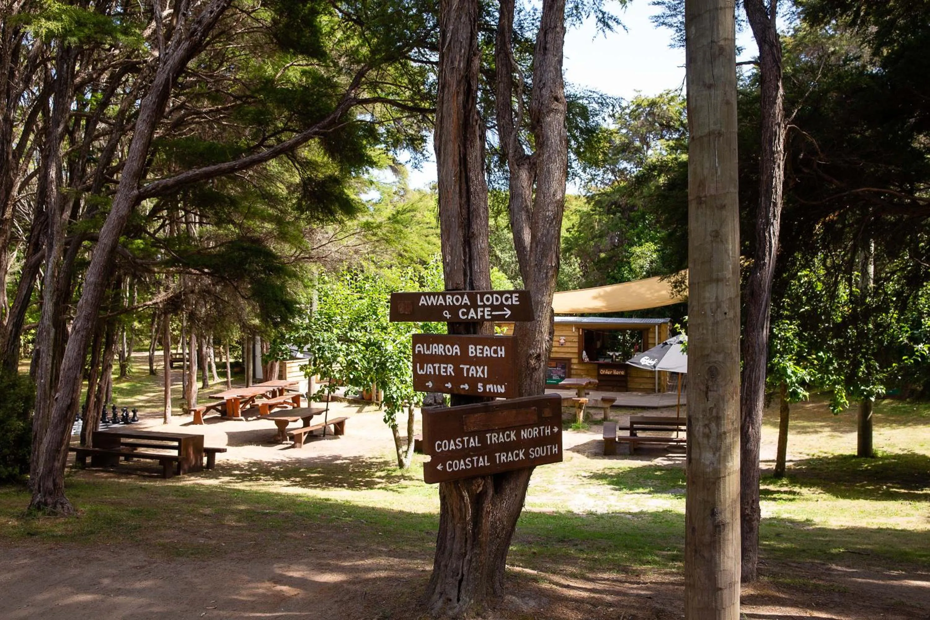 Restaurant/places to eat in Awaroa Lodge