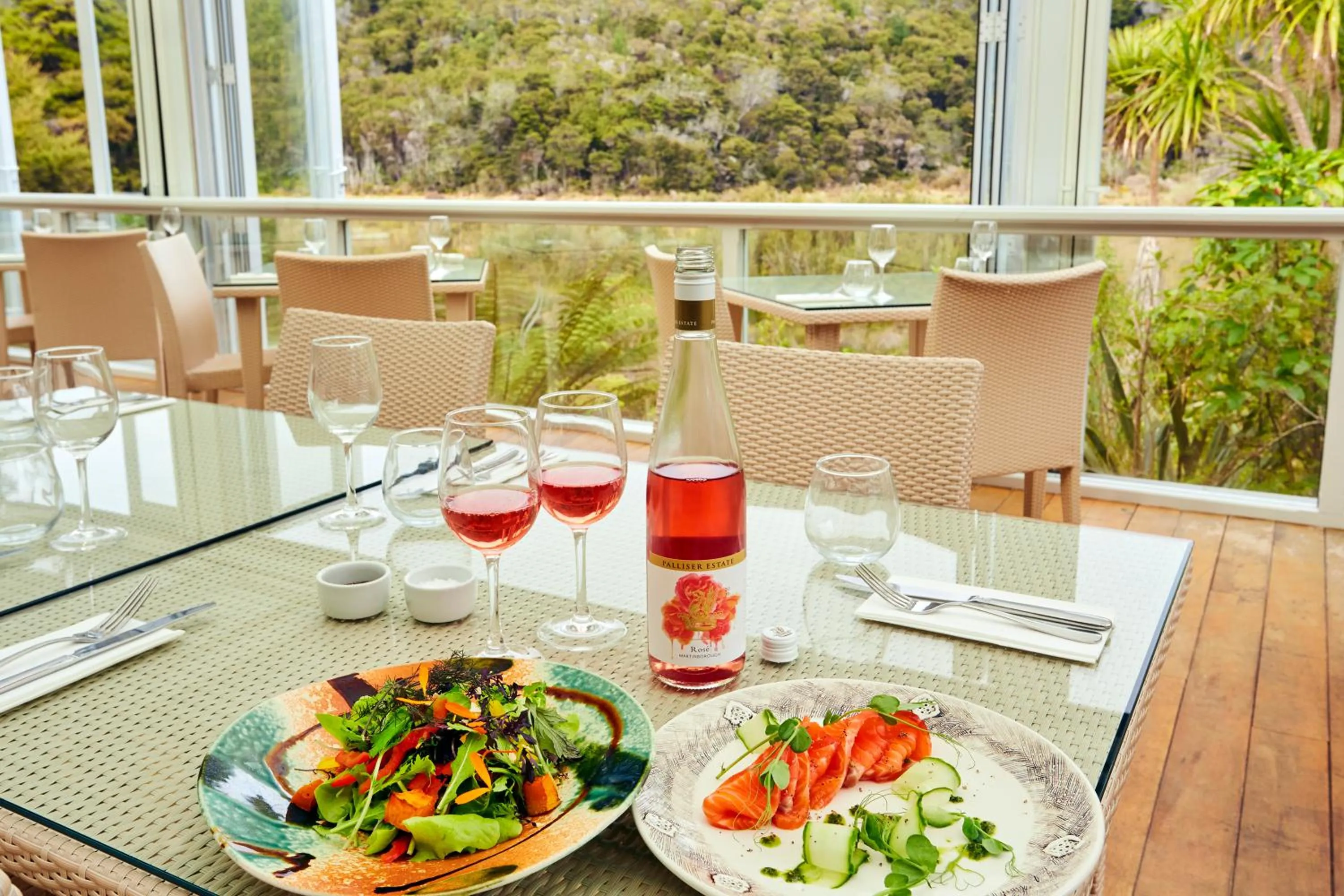 Restaurant/places to eat in Awaroa Lodge