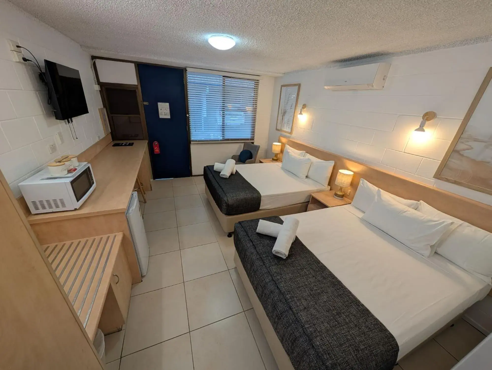 Quadruple Room in Moffat Beach Motel Caloundra Quadruple Room in Moffat Beach Motel Caloundra