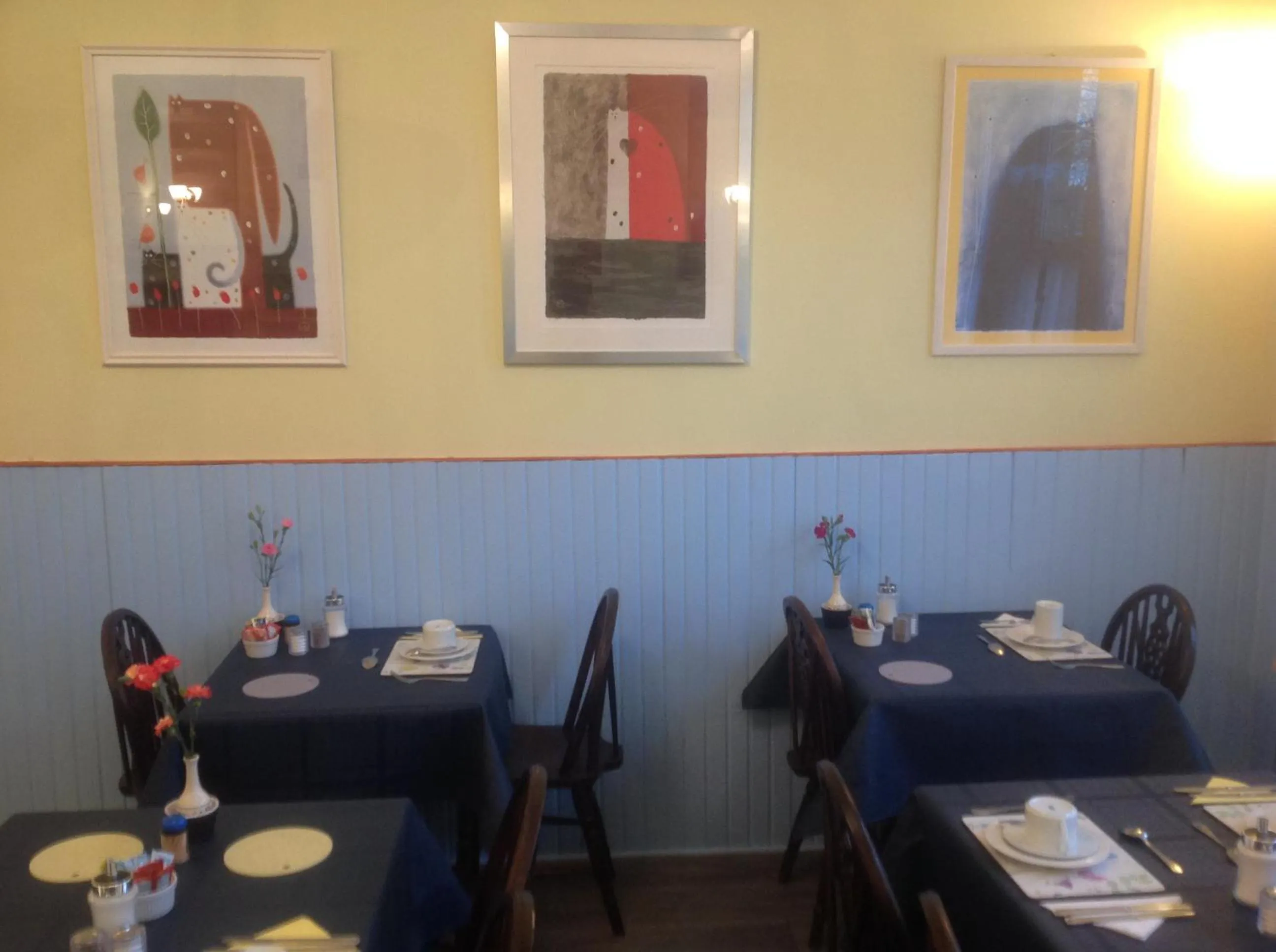 Restaurant/places to eat in Cleasewood Guest House