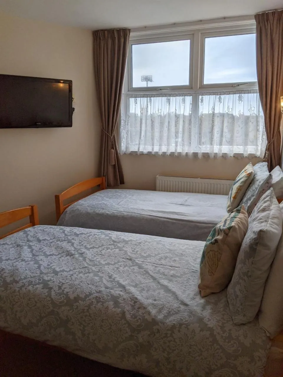 Bedroom, Bed in Cleasewood Guest House