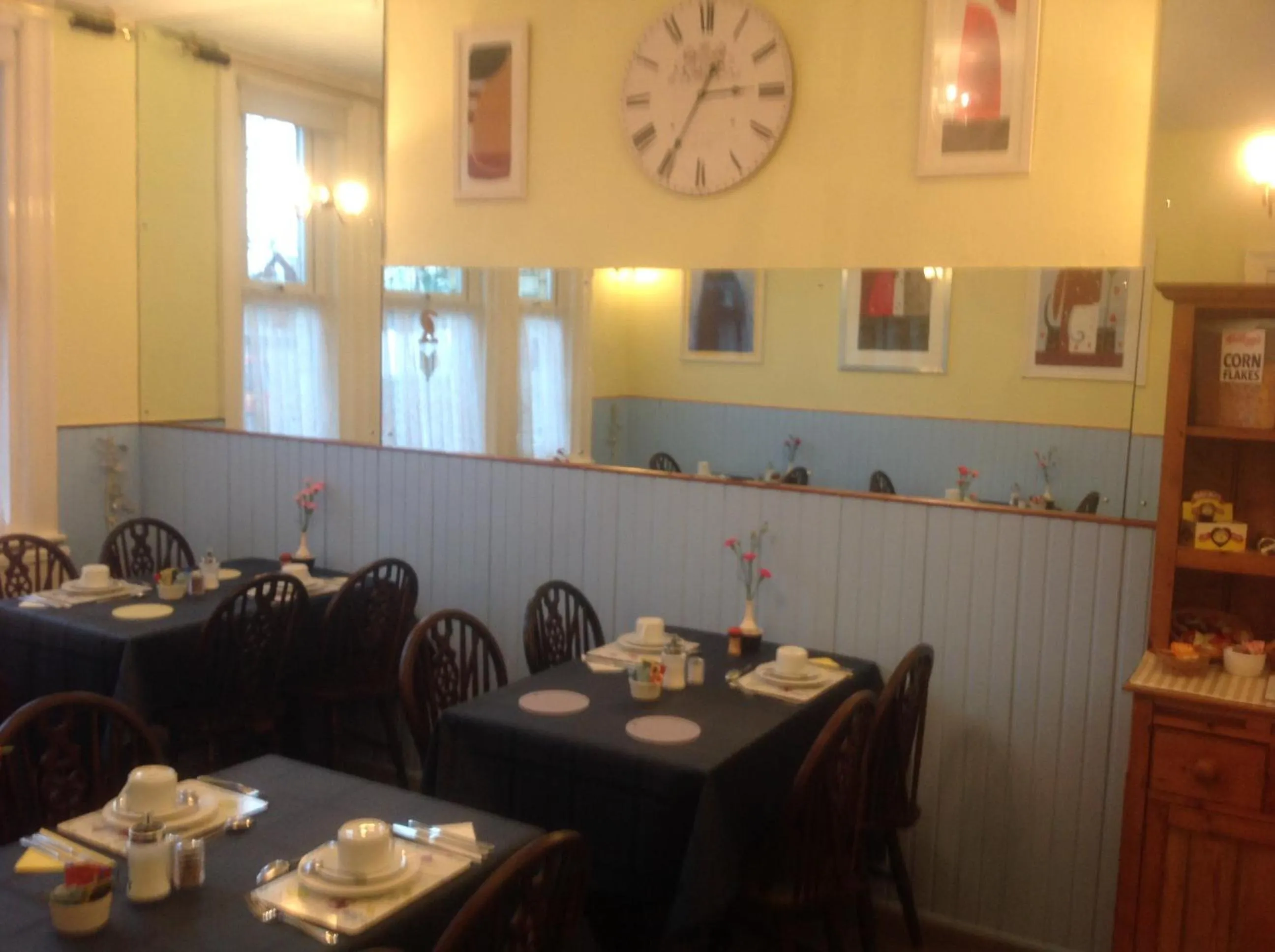 Restaurant/places to eat in Cleasewood Guest House