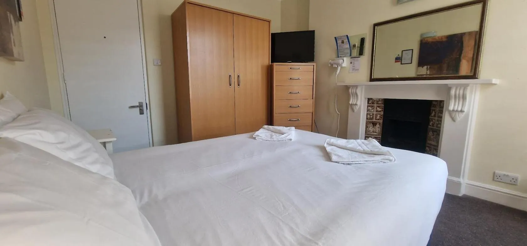 Bed in Mermaid Suite Hotel