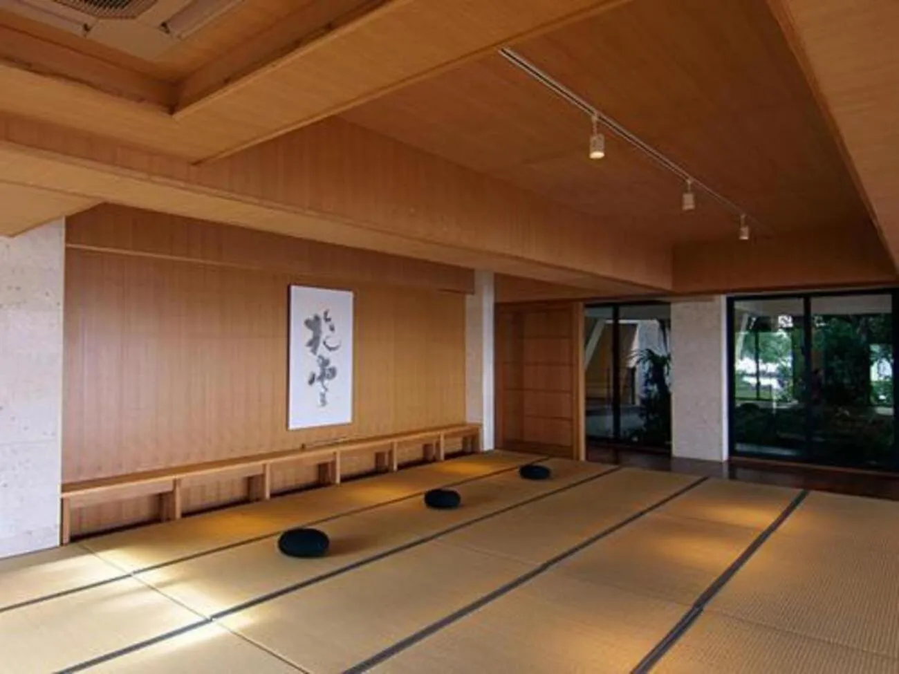 Area and facilities in Hyakunagaran