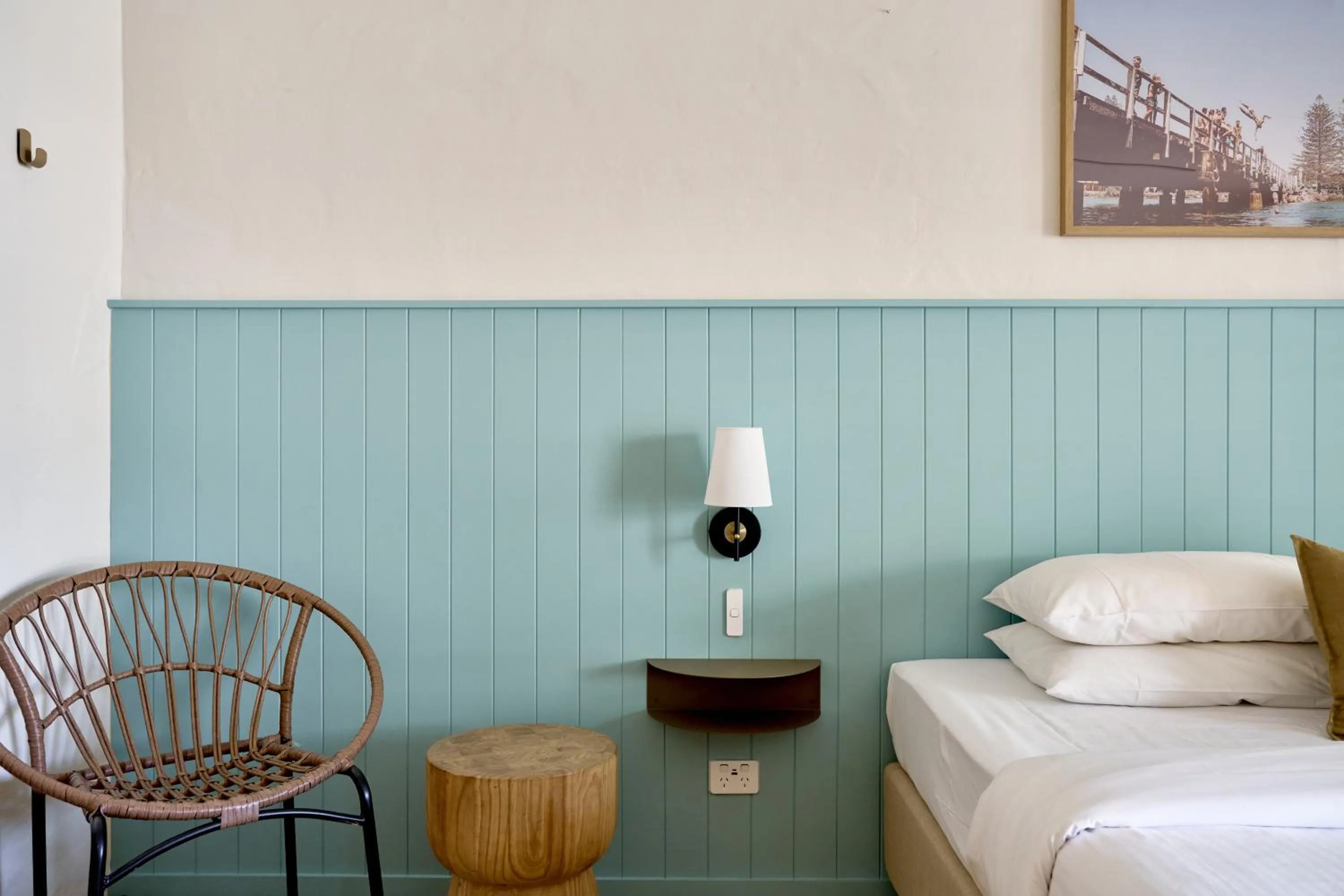 Seating area, Bed in Chalet Motel Brunswick Heads