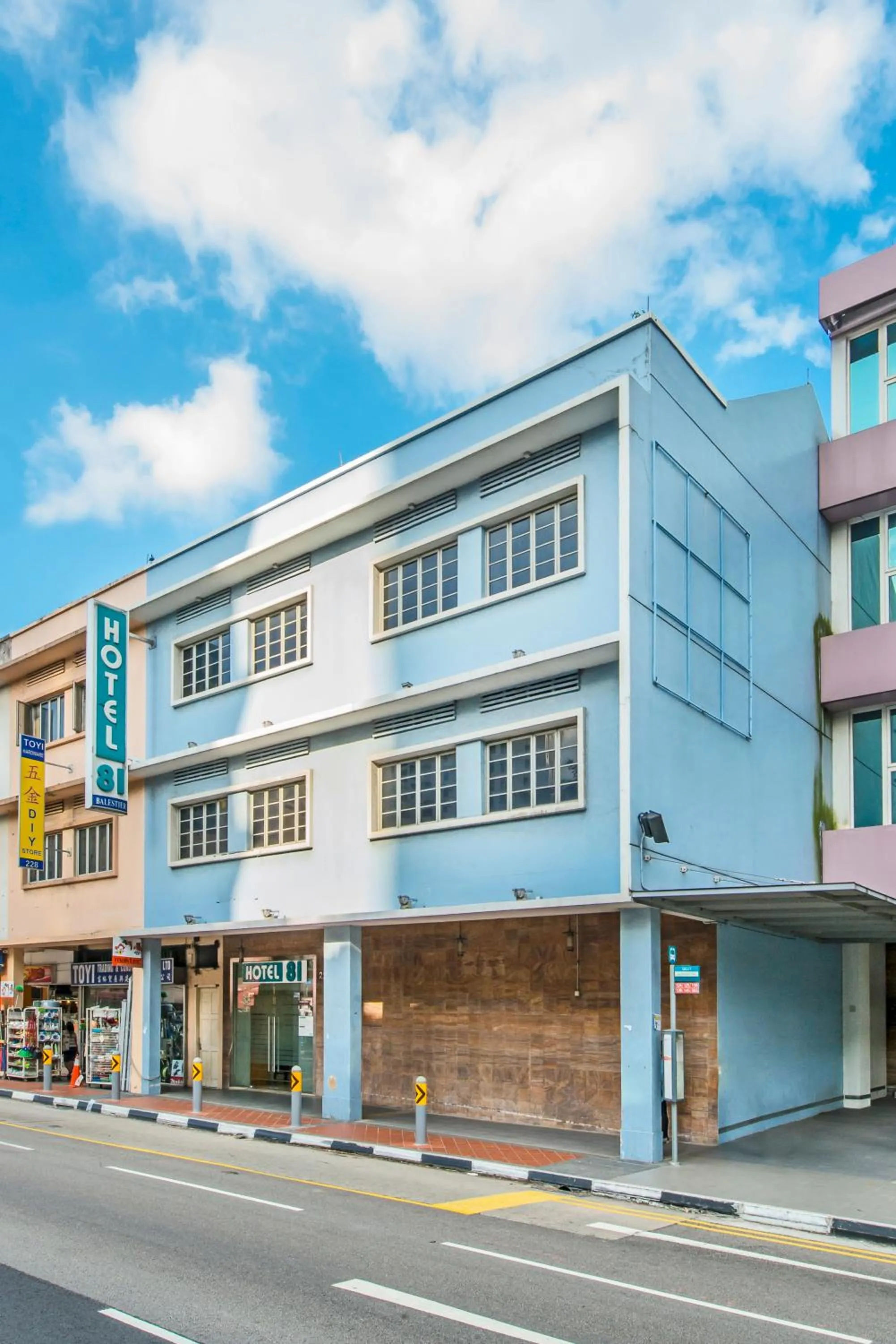 Facade/entrance in Hotel 81 Balestier