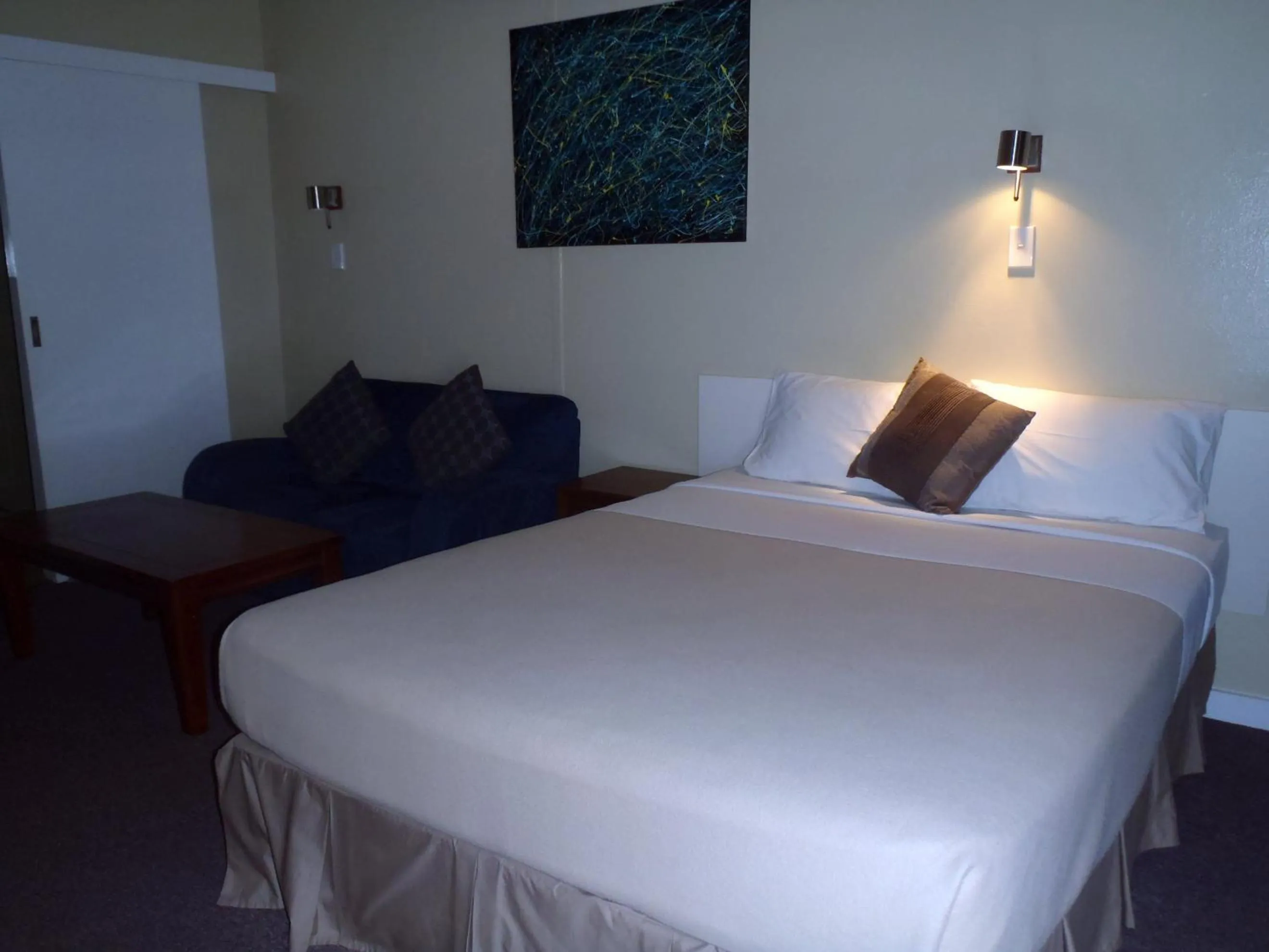 Bed in Moondarra Motel