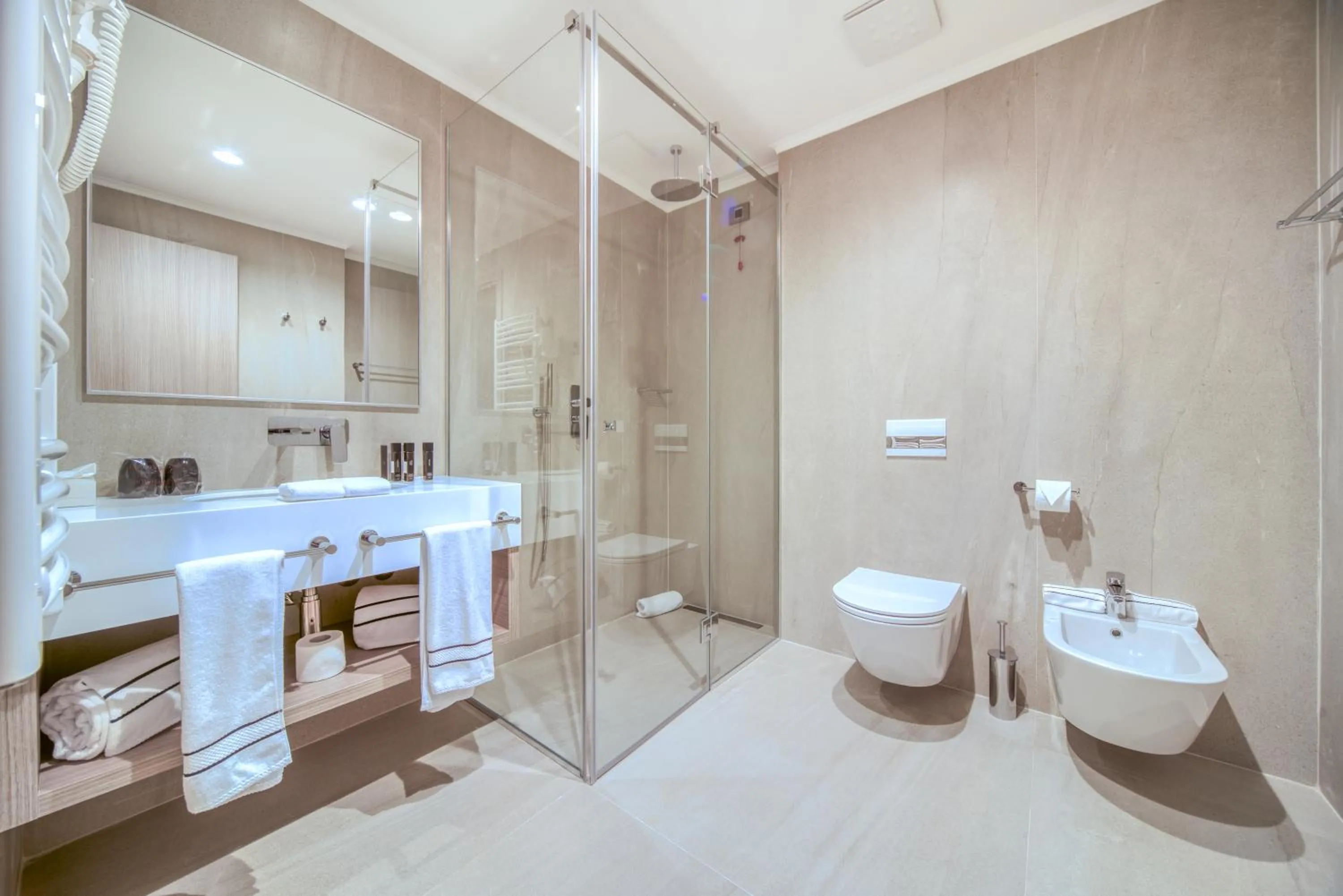 Shower in Hotel AMI Budva Petrovac