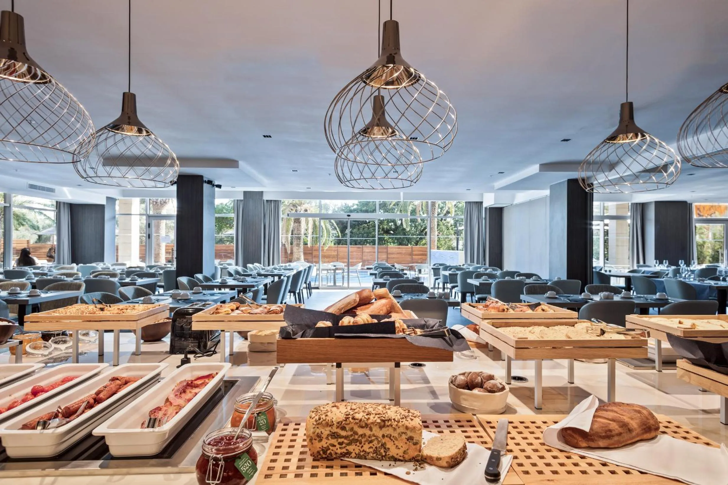 Food and drinks in Hotel AMI Budva Petrovac