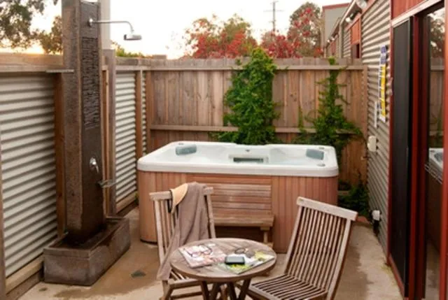 Hot Tub in Bairnsdale Motel