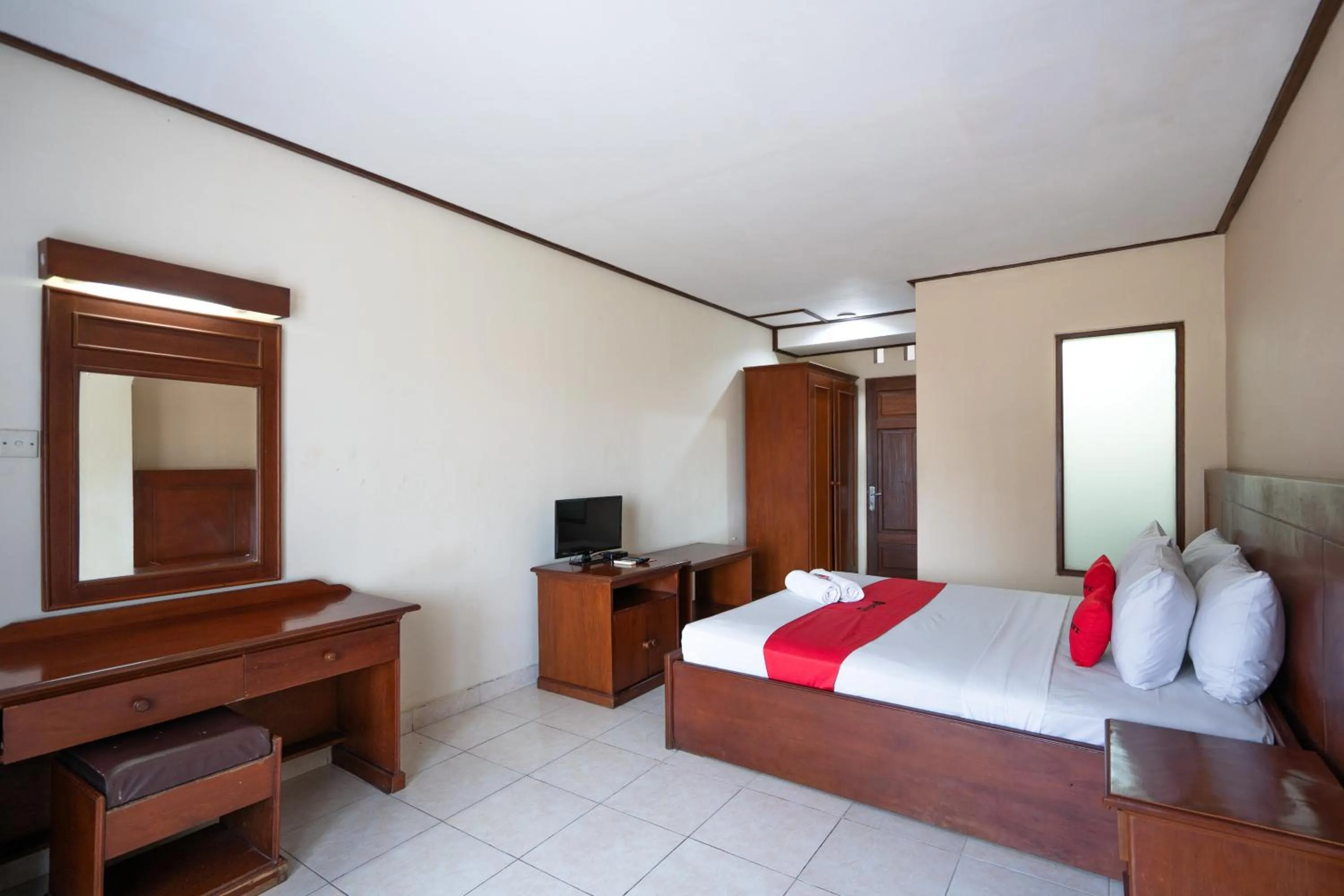 Bedroom in RedDoorz Plus at Mahajaya Hotel Denpasar