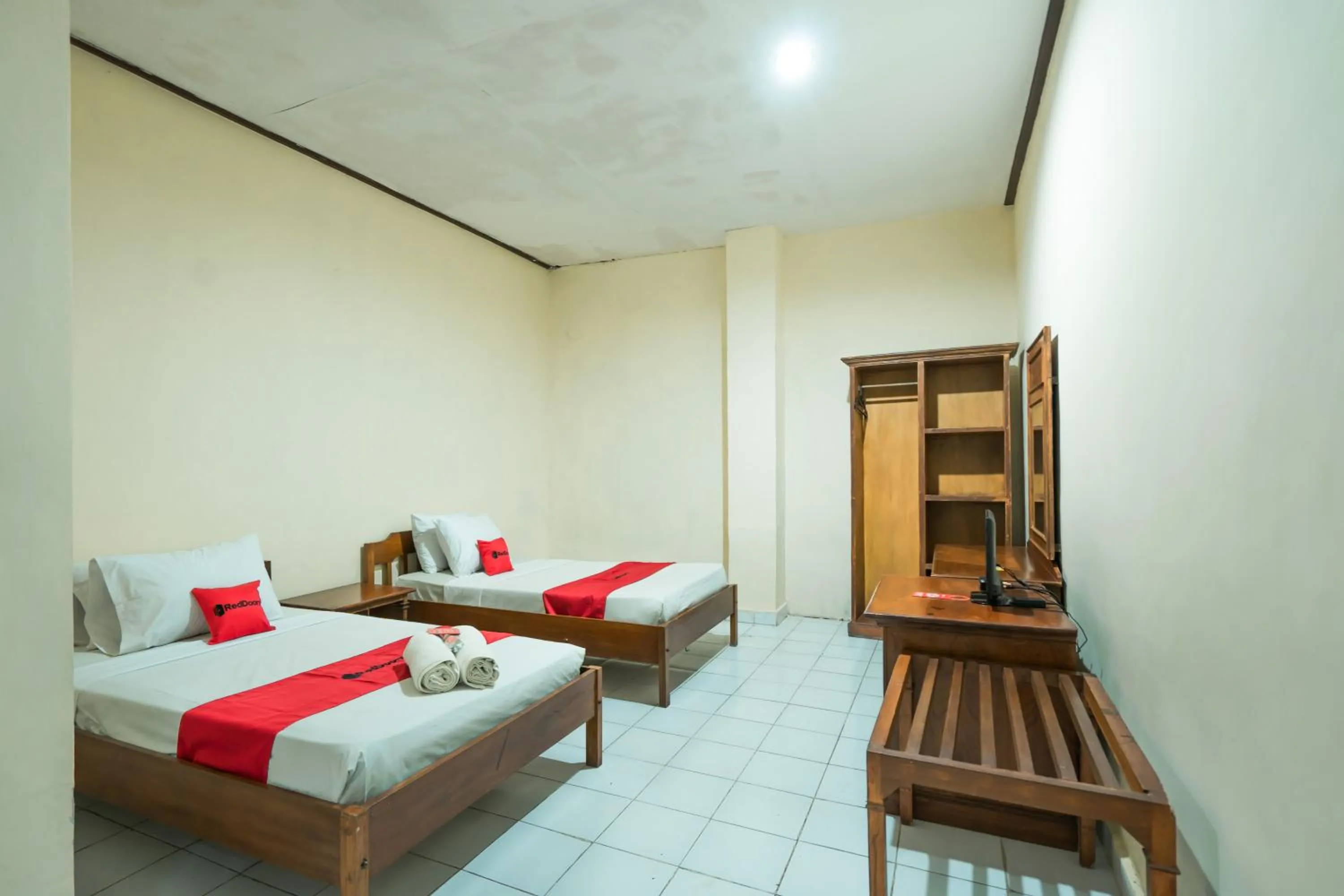 Bedroom in RedDoorz Plus at Mahajaya Hotel Denpasar