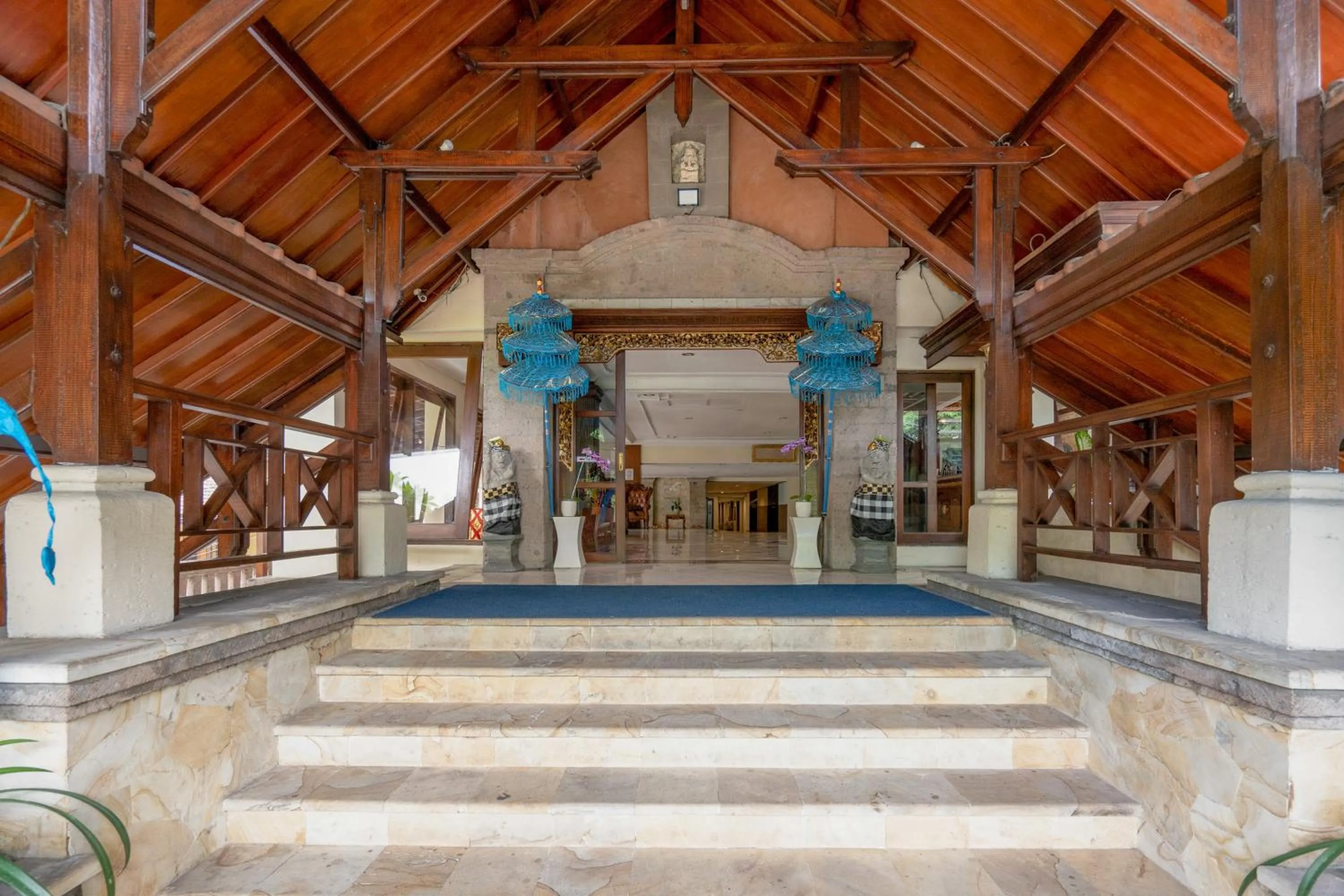 Facade/entrance in RedDoorz Plus at Mahajaya Hotel Denpasar