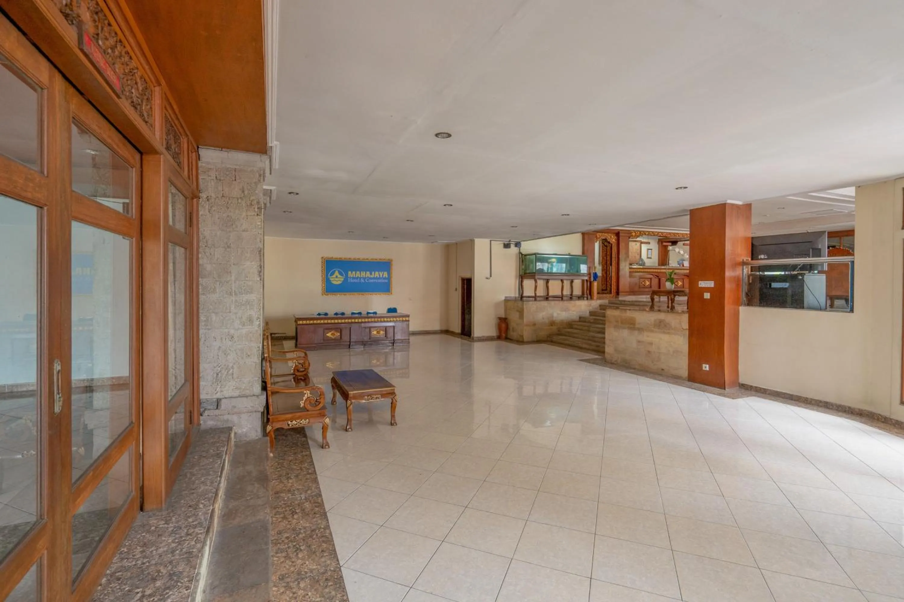 Seating area in RedDoorz Plus at Mahajaya Hotel Denpasar