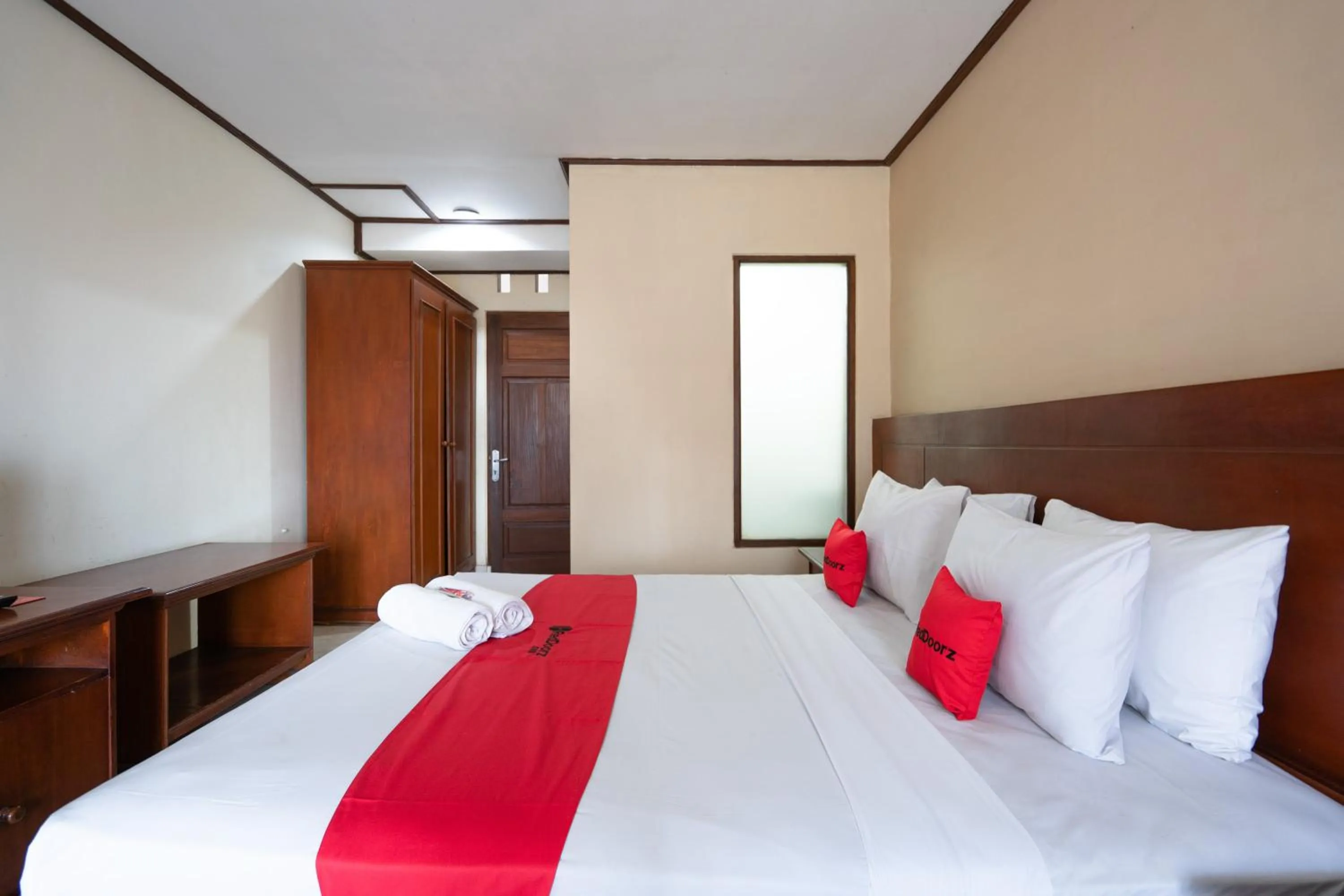 Bedroom in RedDoorz Plus at Mahajaya Hotel Denpasar