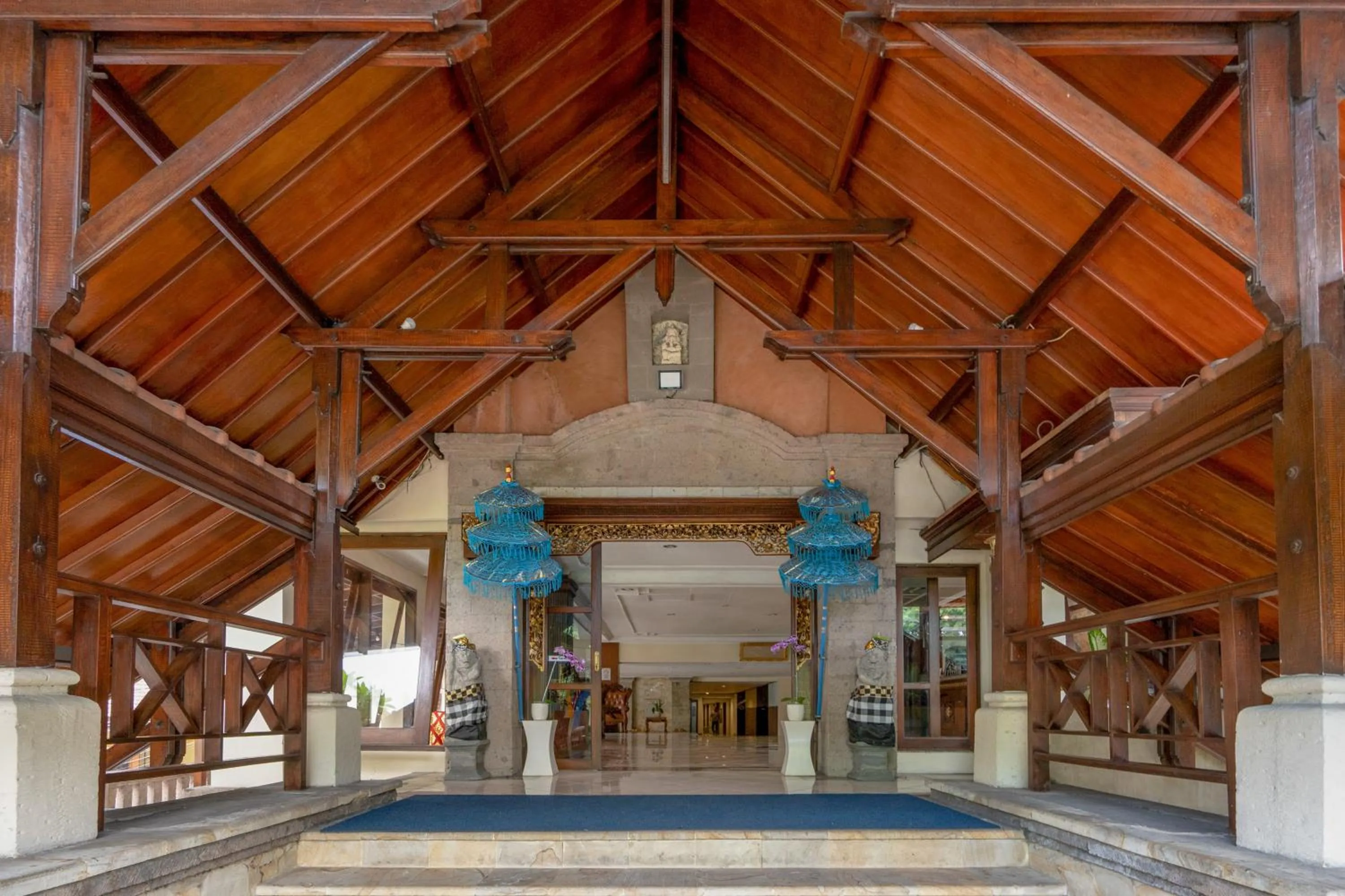 Facade/entrance in RedDoorz Plus at Mahajaya Hotel Denpasar